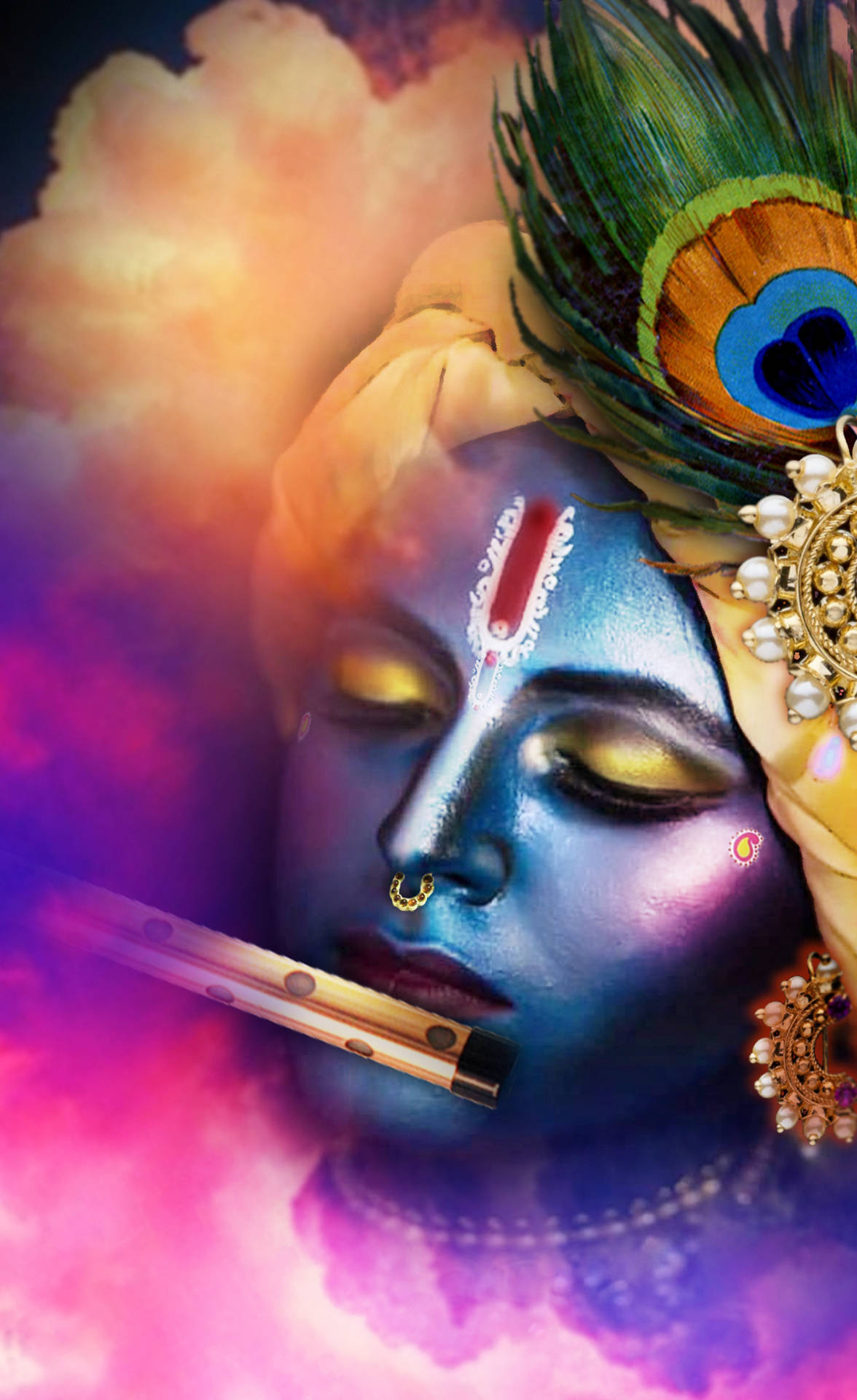 krishna iPhone 桌布 壁紙 — 一位寧靜的藍皮膚神祇閉著眼睛，裝飾著孔雀羽毛和珠寶，在充滿活力的宇宙雲彩背景下握著一支笛子。