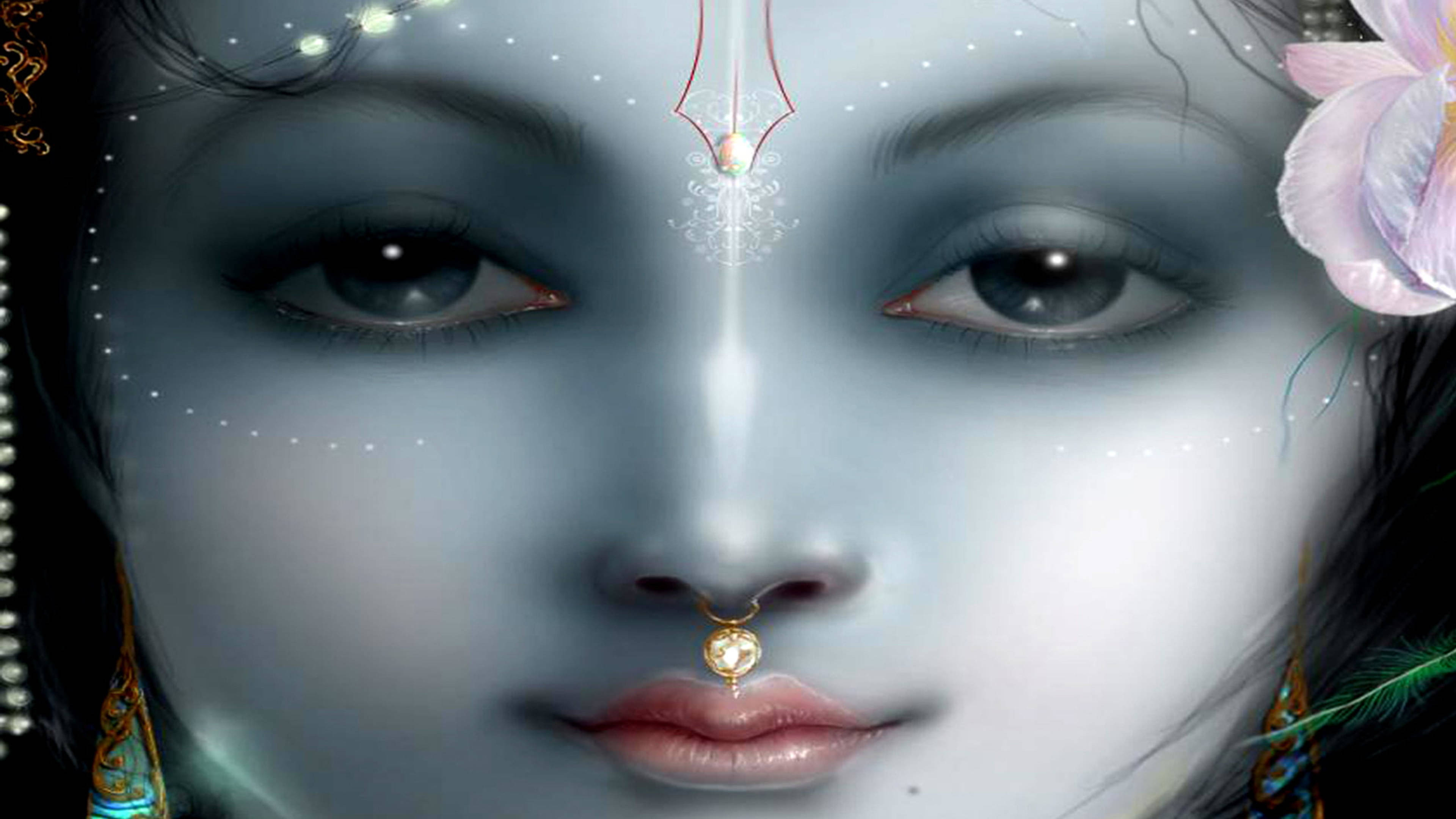 krishna ji 桌布 壁紙 — 一位寧靜空靈的女子，雙眼閃耀光芒，佩戴著天界飾物，在黑暗背景下溫柔凝視。