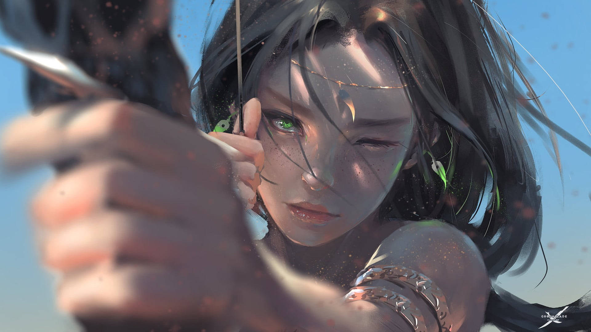 Animated Girl 桌布 壁紙 — 一位專注的動漫弓箭手，擁有發光的綠色眼睛，在明亮的藍天下拉弓。