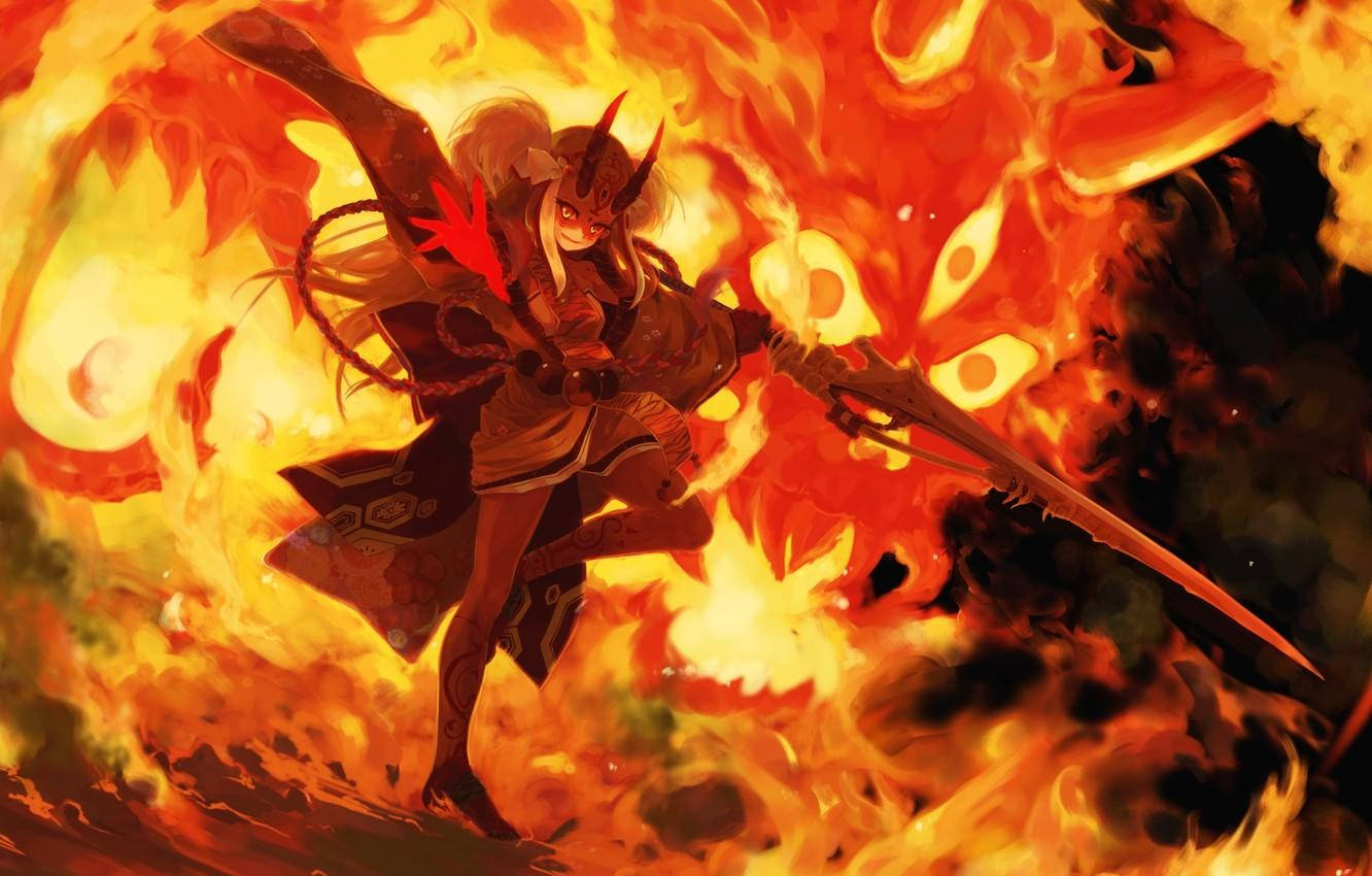 Fire Anime 桌布 壁紙 — 一位帶有角和紅色標記的火熱動漫戰士，在旋轉的火焰和發光的眼睛中揮舞著劍。