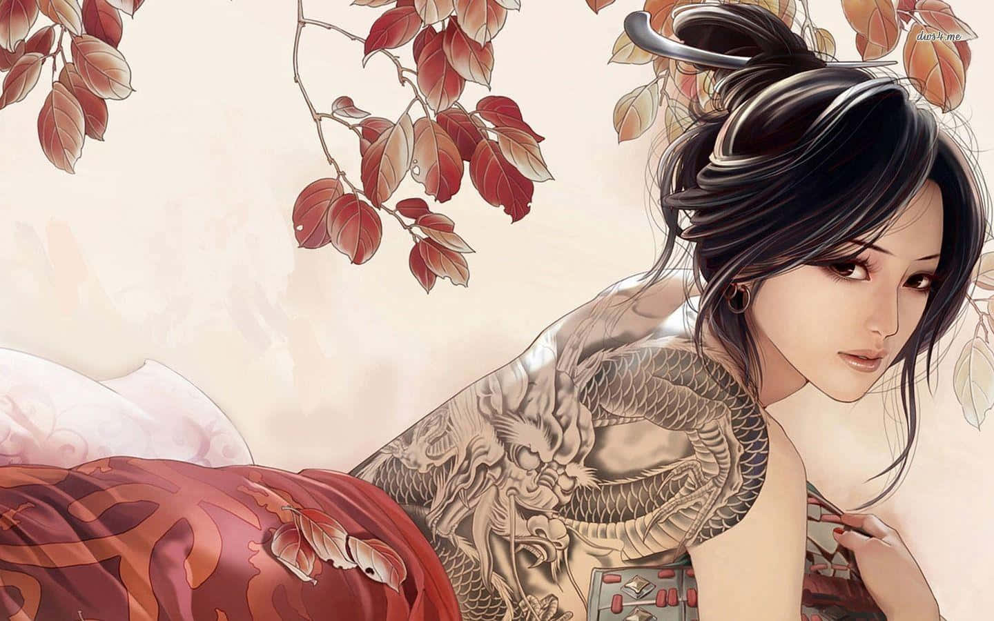 Tattoo 桌布 壁紙 — 一位平靜的動漫女性，帶有龍紋身，在溫暖色調的秋葉下柔和地凝視。