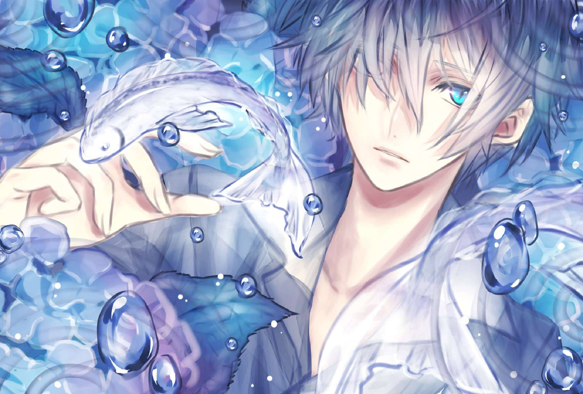 Anime Blue Boy 桌布 壁紙 — 一位平靜的動漫少年，銀色頭髮和藍色眼睛，在旋轉的藍色水和漂浮的氣泡中輕輕抱著一條半透明的魚。