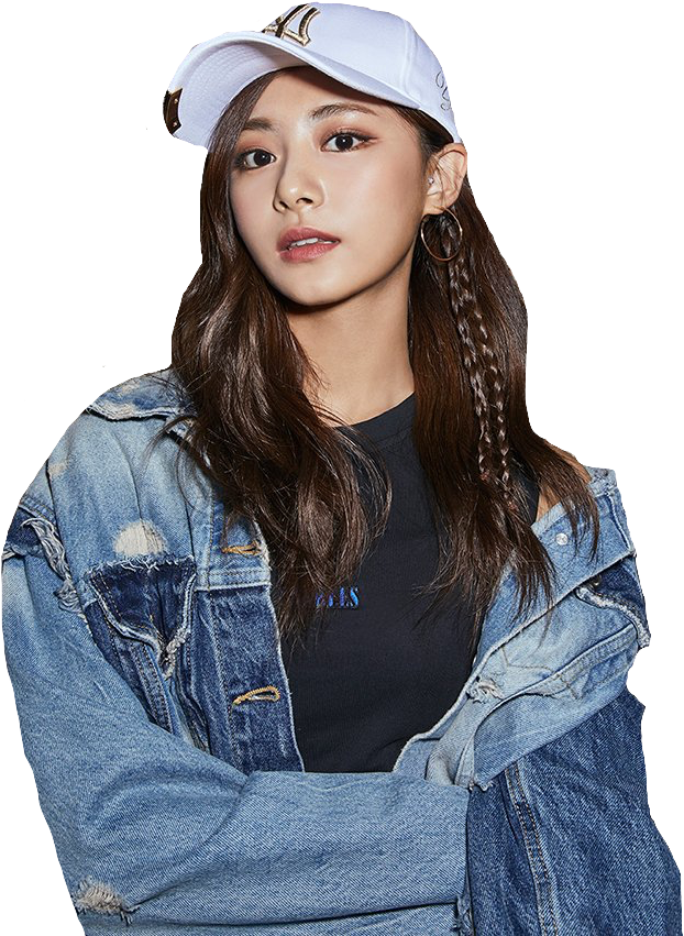 twice 桌布 壁紙 — 一位年輕女性，辮子頭髮，戴著白色帽子，穿著破舊的牛仔外套，背景為黑色。