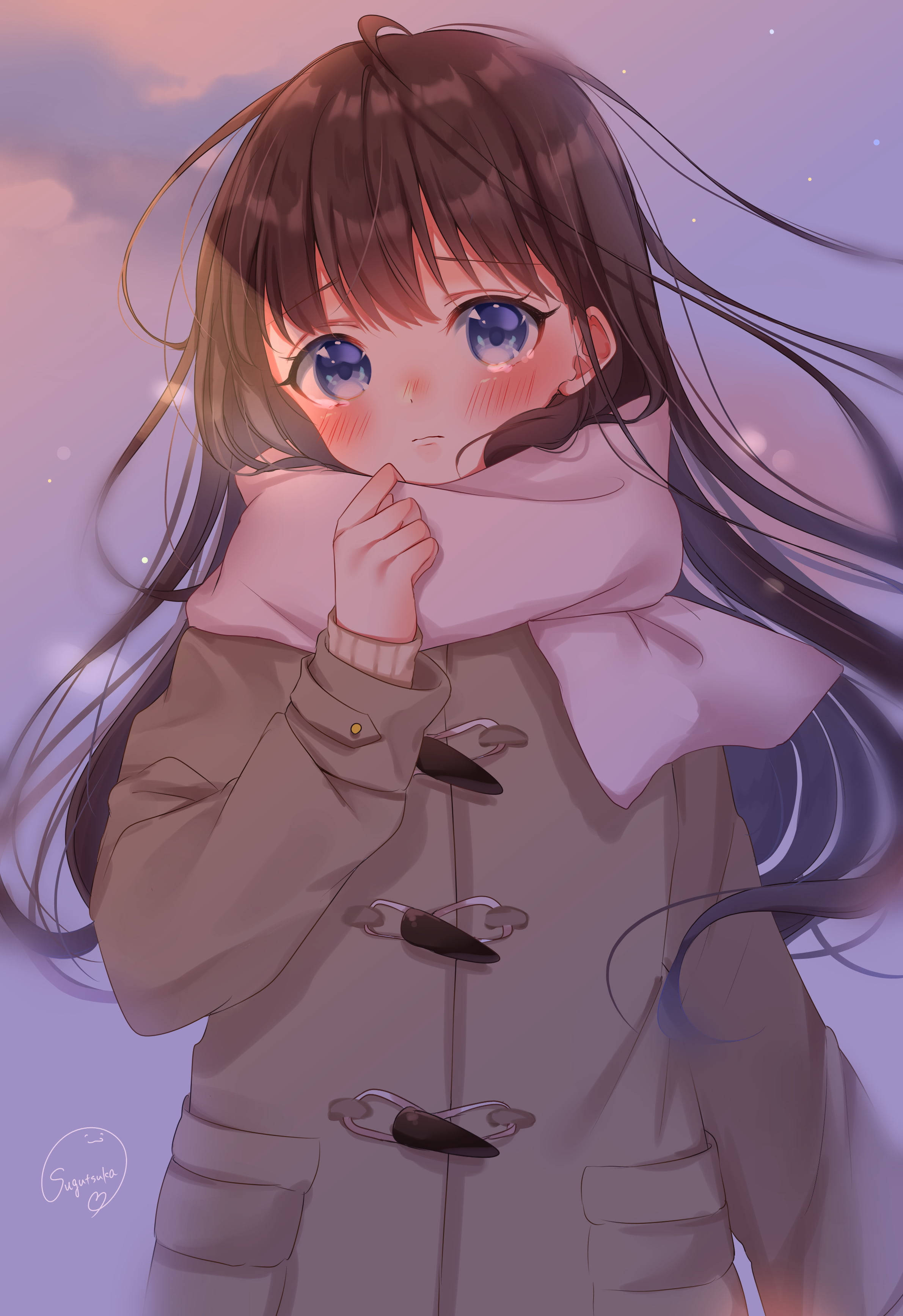 aesthetic sad anime girl 桌布 壁紙 — 一位年輕的動漫女孩，長長的棕色頭髮和藍色的眼睛，穿著米色外套和粉紅色圍巾，背景是柔和的紫色黃昏天空。
