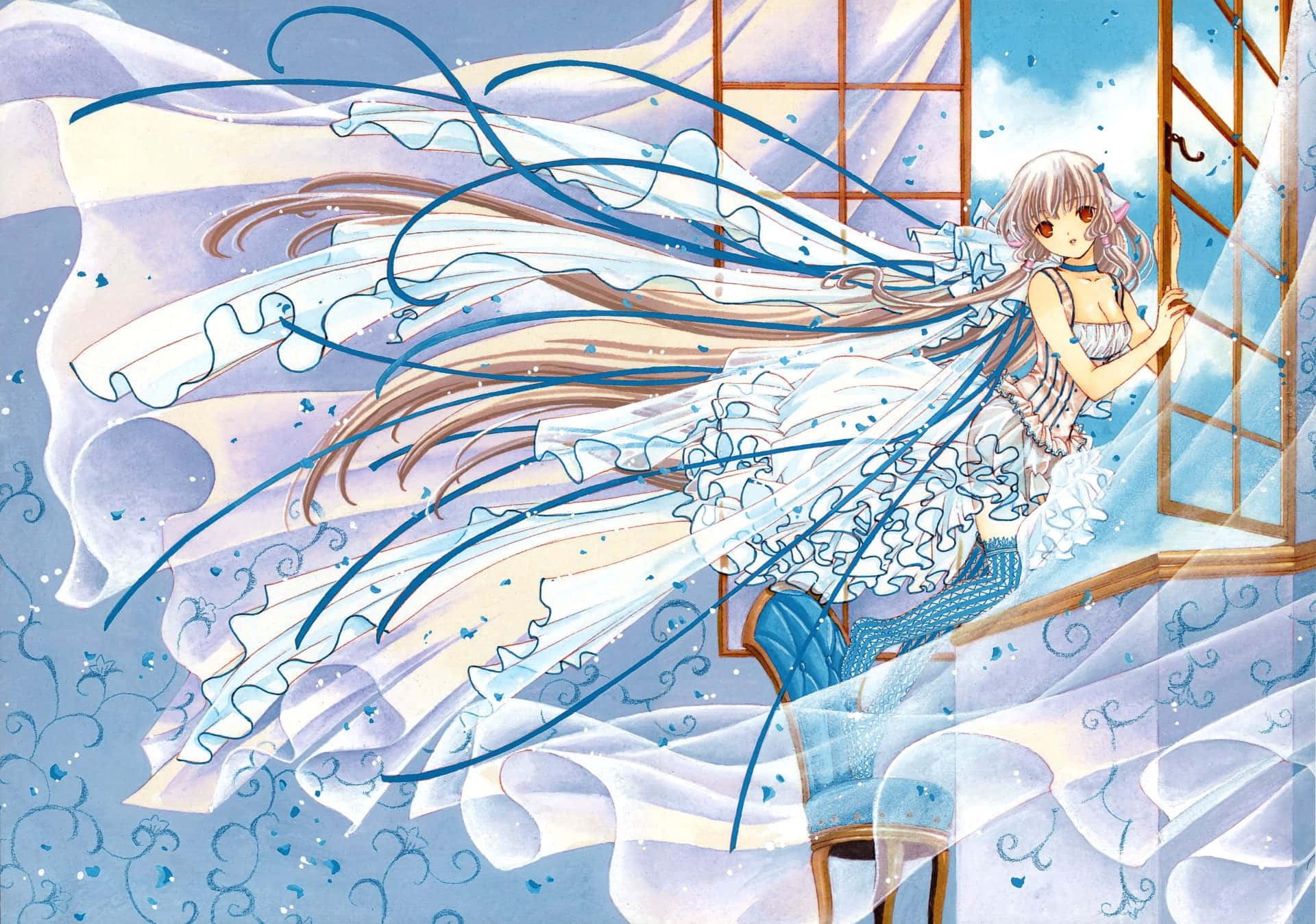 Chobits 桌布 壁紙 — 一位年輕的動漫女孩，長髮飄逸，身穿白色連衣裙，站在窗邊，布料在明亮的藍天中戲劇性地在她周圍旋轉。