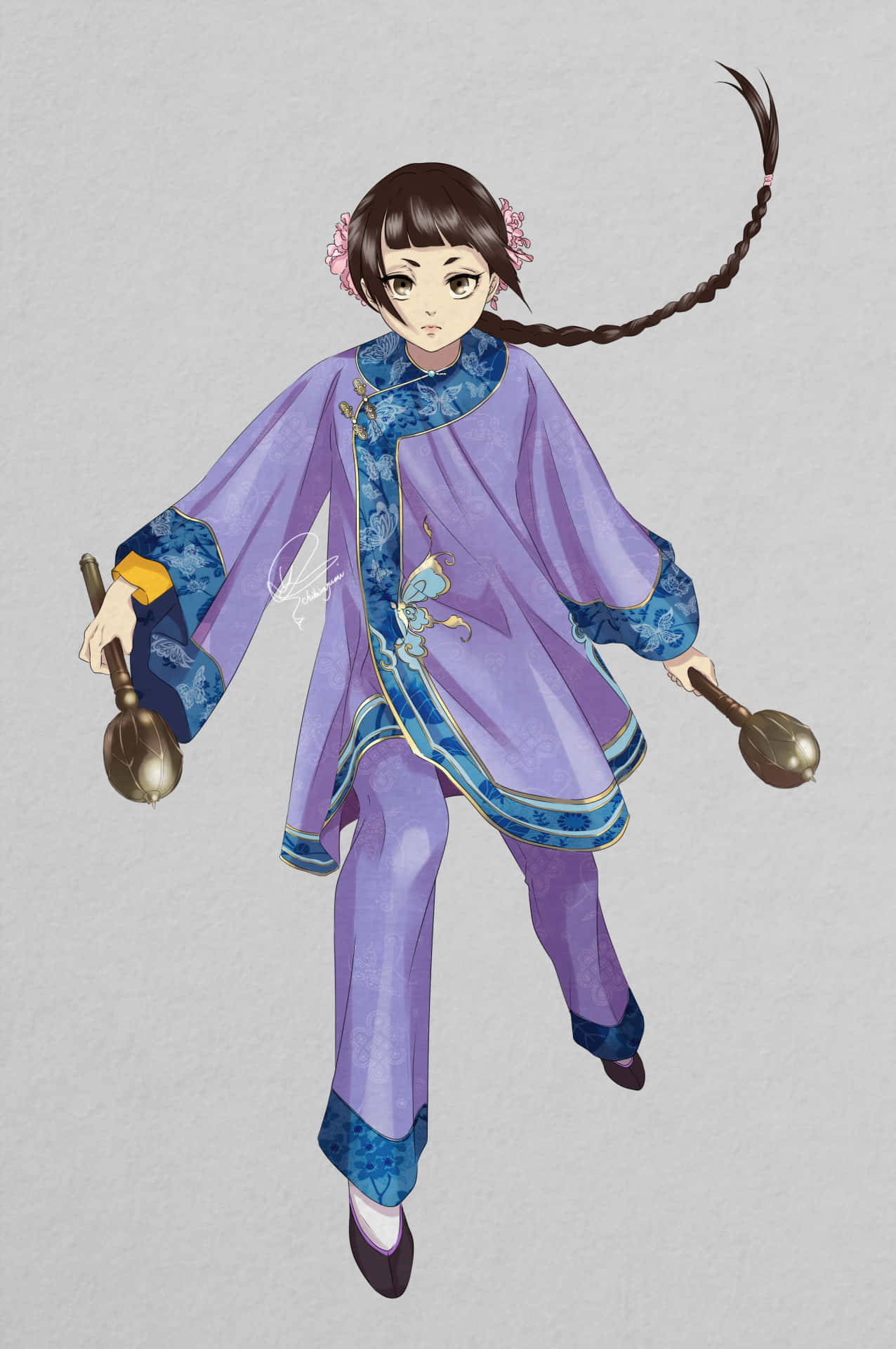 Ran-mao 桌布 壁紙 — 一位年輕的動漫女孩穿著紫色和藍色的傳統服裝，在純灰色背景上半空中跳躍，手持兩個鑼。