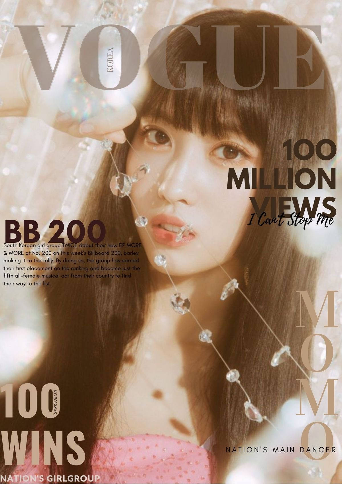 Momo 桌布 壁紙 — 一位年輕黑長髮女性的特寫肖像，手持一串閃爍的水晶，背景為柔和金色，並帶有Vogue雜誌文字疊加。