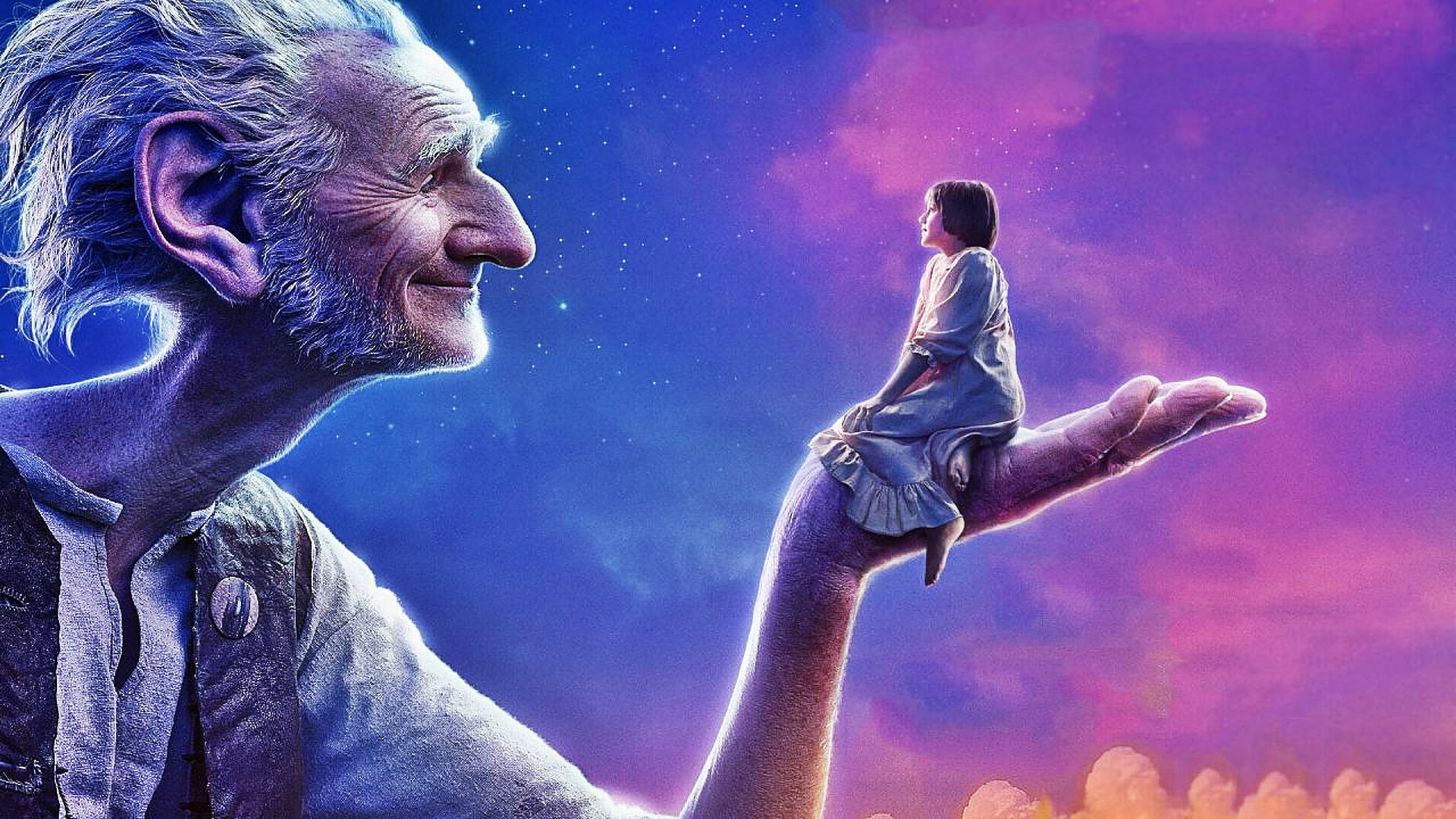Bfg 桌布 壁紙 — 一位年長男性在充滿活力的宇宙天空背景下，輕輕地將一個小女孩托在他伸出的手掌上。