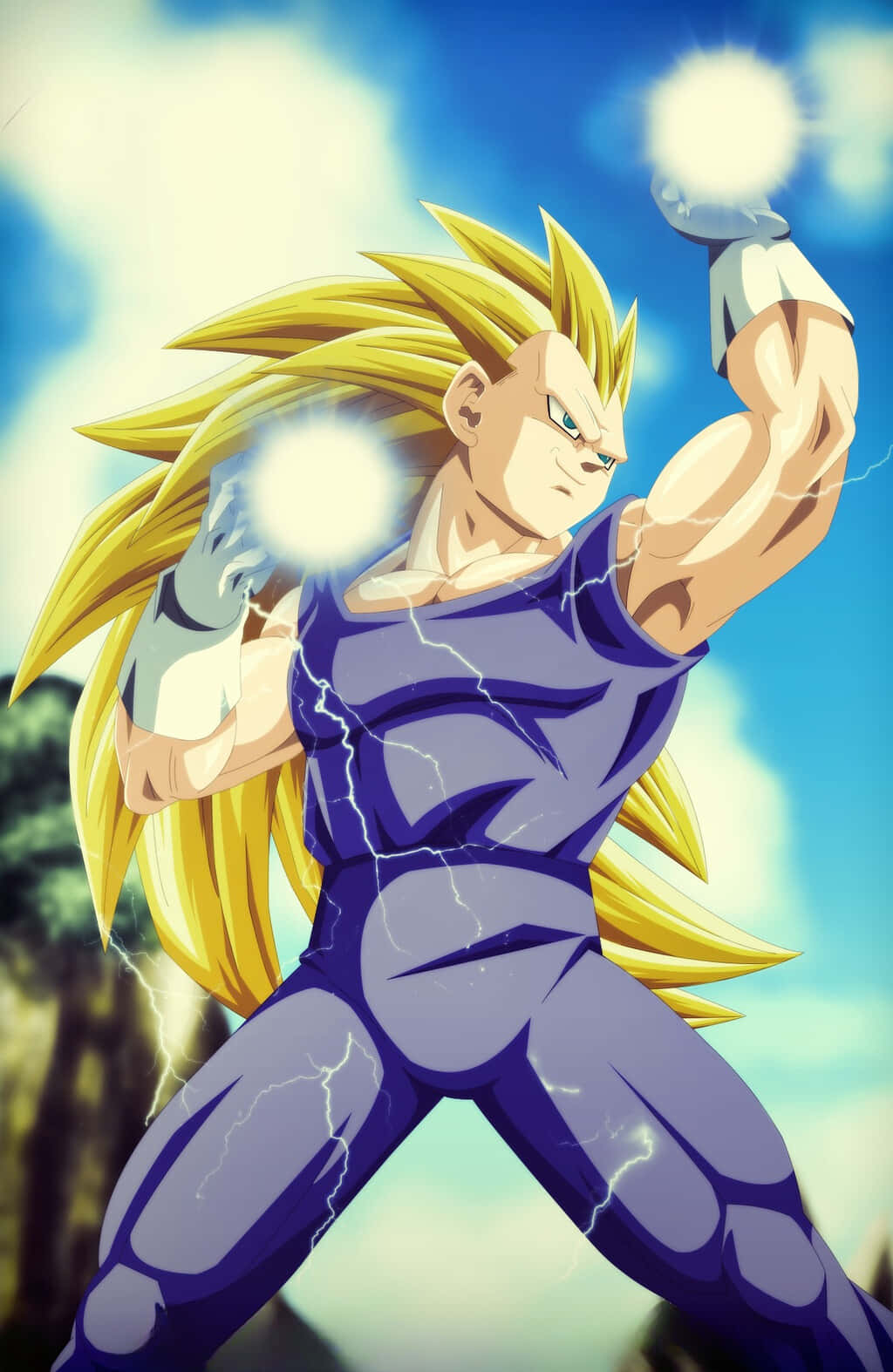 Vegeta Super Saiyan 3 桌布 壁紙 — 一位強大的動漫戰士，擁有尖刺的金色頭髮和藍色閃電在他身上劈啪作響，準備在明亮的藍天下釋放能量爆炸。