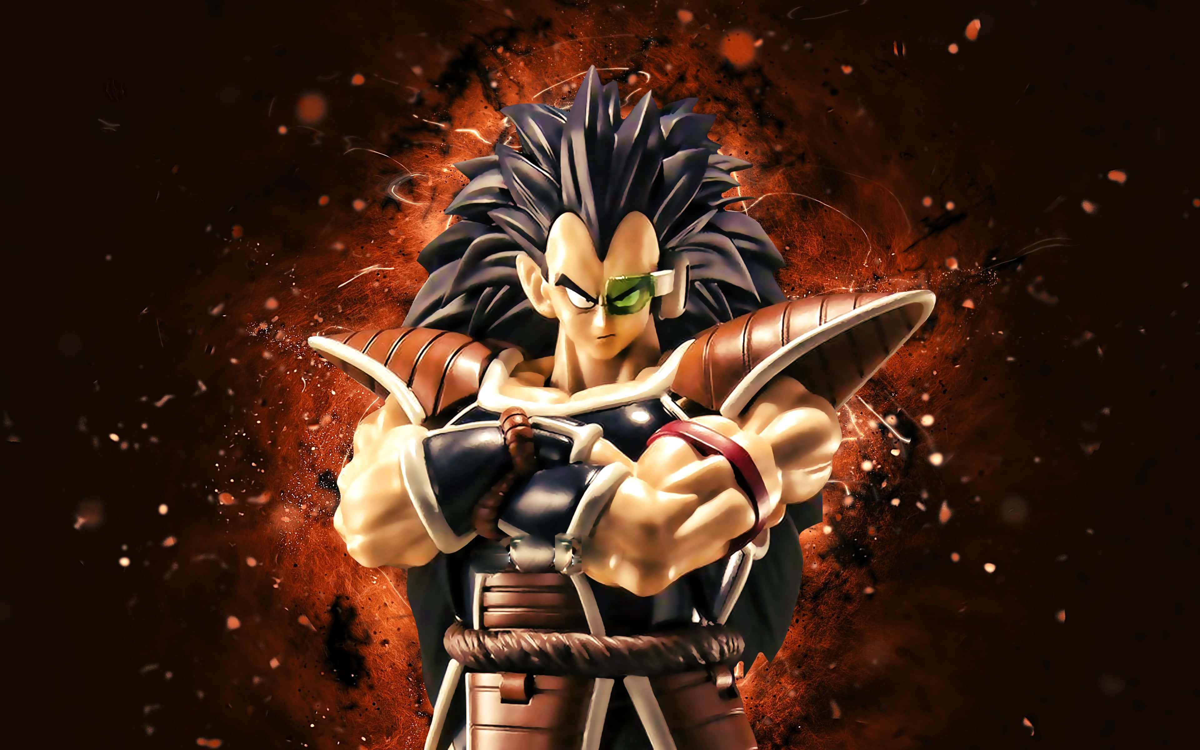 Raditz 桌布 壁紙 — 一位強大的動漫戰士，擁有尖刺黑髮和綠色眼罩，以戰鬥姿勢站在熾熱的橙色和黑色爆炸背景前。