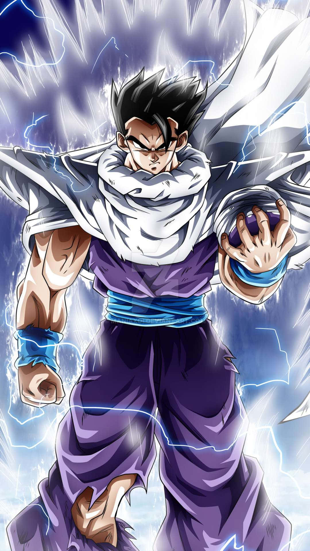 動漫 桌布 壁紙 — 一位強大的動漫戰士，擁有尖刺黑髮和紫色道服，在動態戰鬥姿勢中引導閃電能量。
