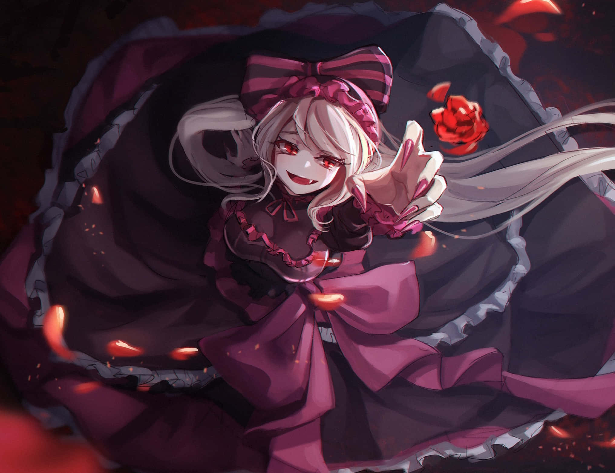 Overlord 桌布 壁紙 — 一位微笑的動漫女孩，白髮紅眼，穿著深紫色荷葉邊連衣裙，在漂浮的紅玫瑰和火花中揮手。