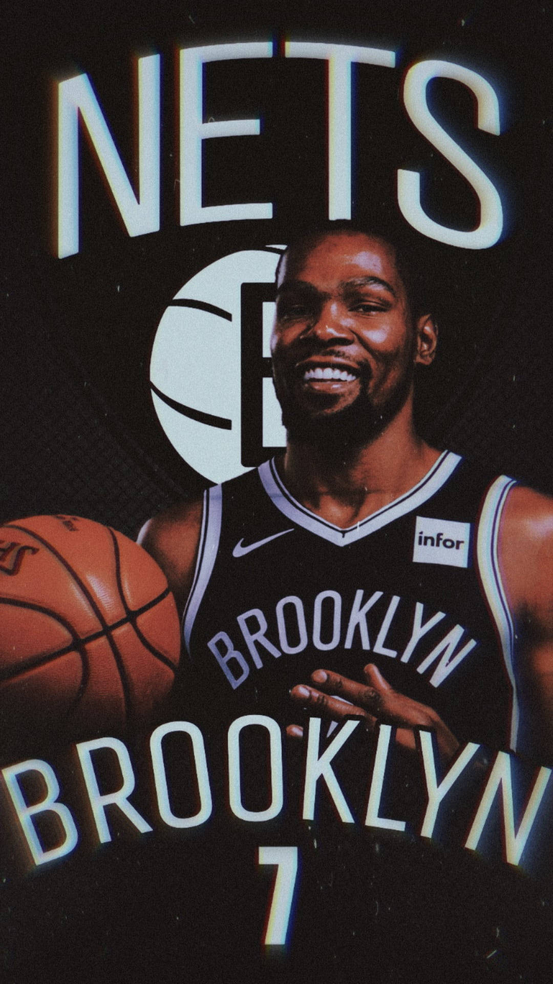 Brooklyn Nets 桌布 壁紙 — 一位微笑的籃球運動員身穿布魯克林籃網隊球衣，在黑暗背景中手持籃球，背景有發光的球隊品牌標誌。