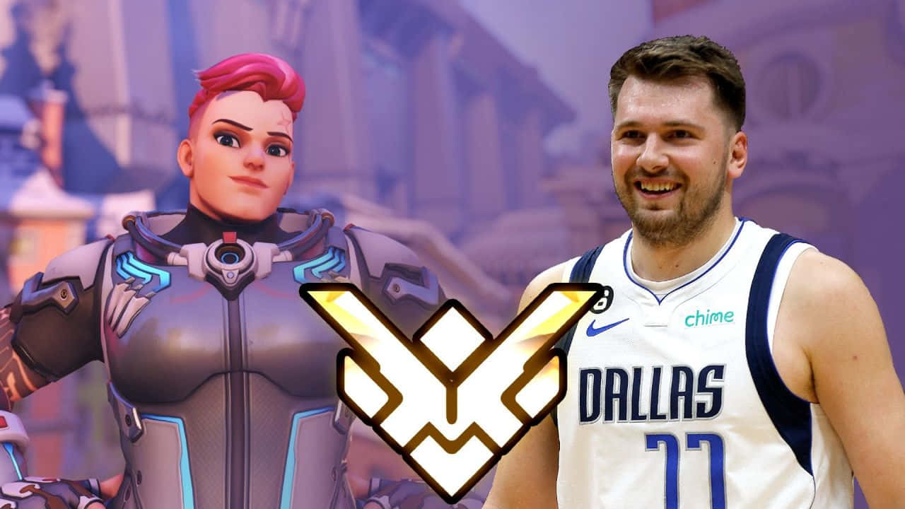Overwatch Zarya 桌布 壁紙 — 一位微笑的籃球運動員身穿達拉斯球衣，站在一個動畫《鬥陣特攻》角色旁邊，該角色有粉紅色頭髮和發光盔甲。