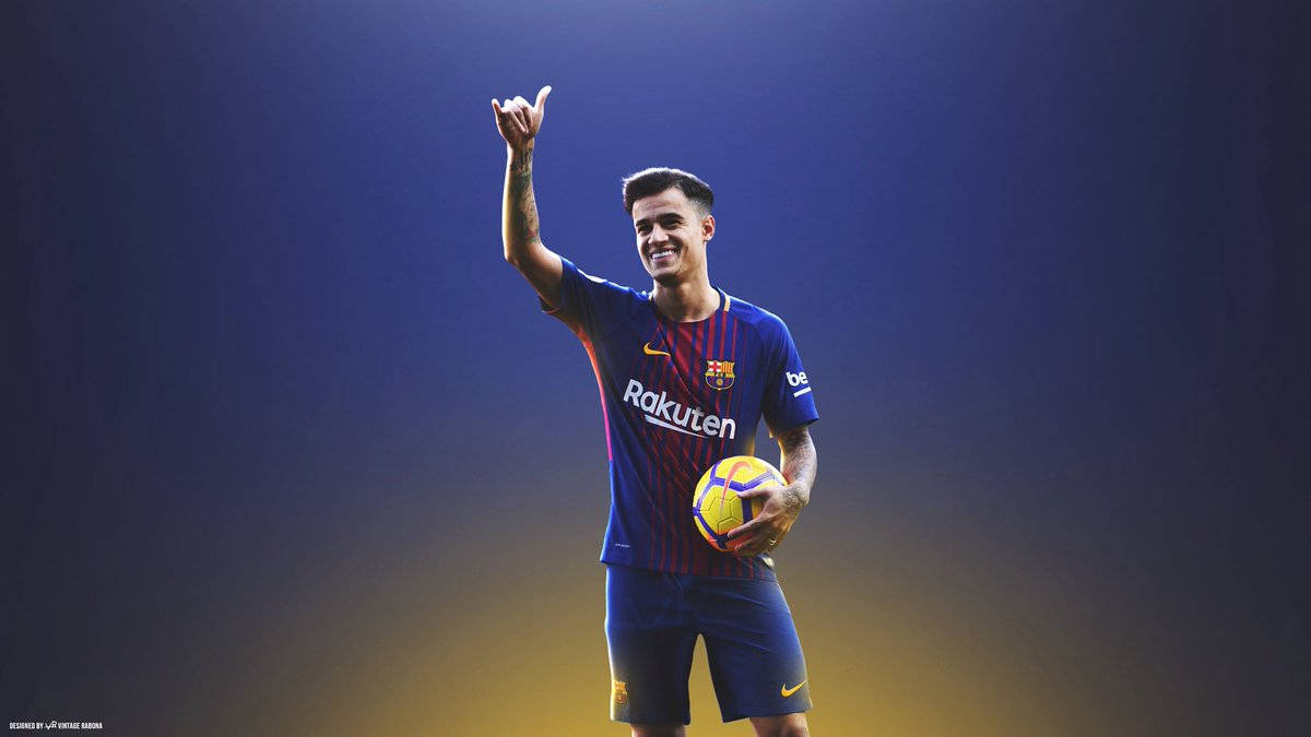 Coutinho 桌布 壁紙 — 一位微笑的足球運動員身穿藍色條紋球衣，手持黃色球，在藍黃漸變背景上舉手做出慶祝手勢。