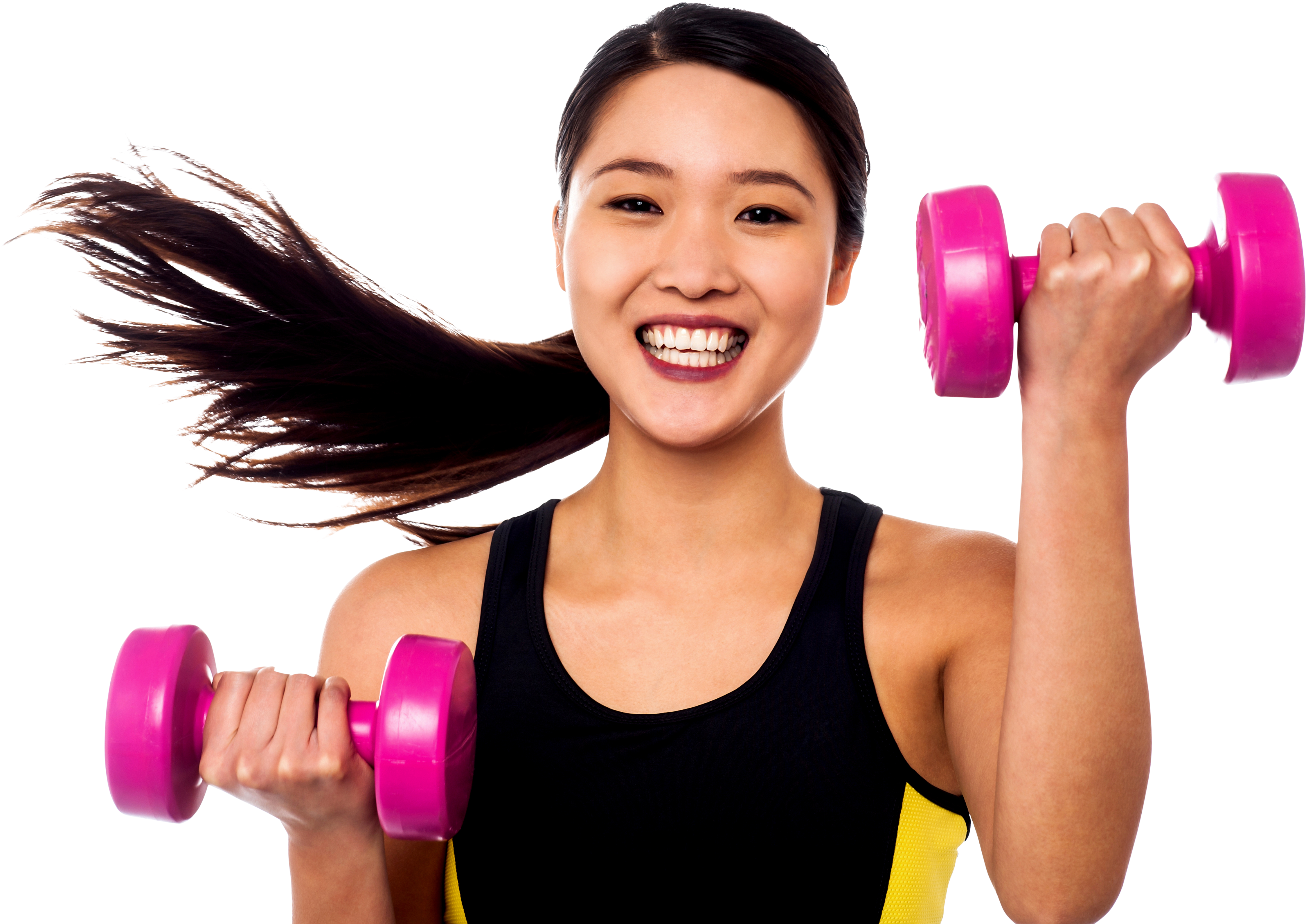 Fitness 桌布 壁紙 — 一位快樂的女性，秀髮飄逸，在黑色背景前微笑著舉起亮粉紅色啞鈴。