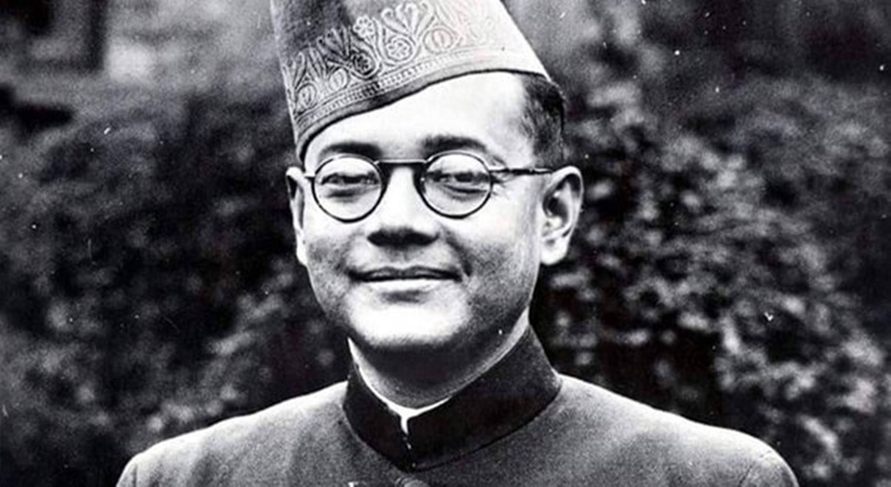 戴眼鏡和帽子的微笑男士戶外肖像 — 印度軍隊 壁紙