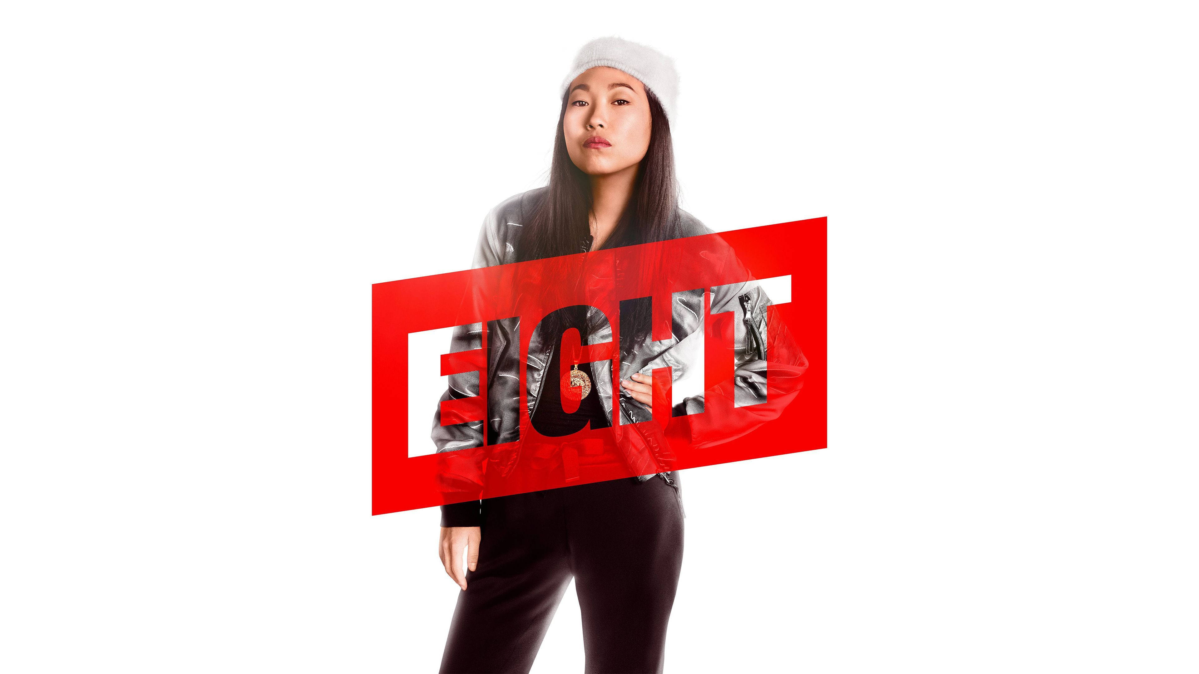 Awkwafina 桌布 壁紙 — 一位戴白色毛帽、穿黑色外套的女性站在一個大膽的紅色圖形後面，圖形上有黑色字母的「FIGHT」字樣。