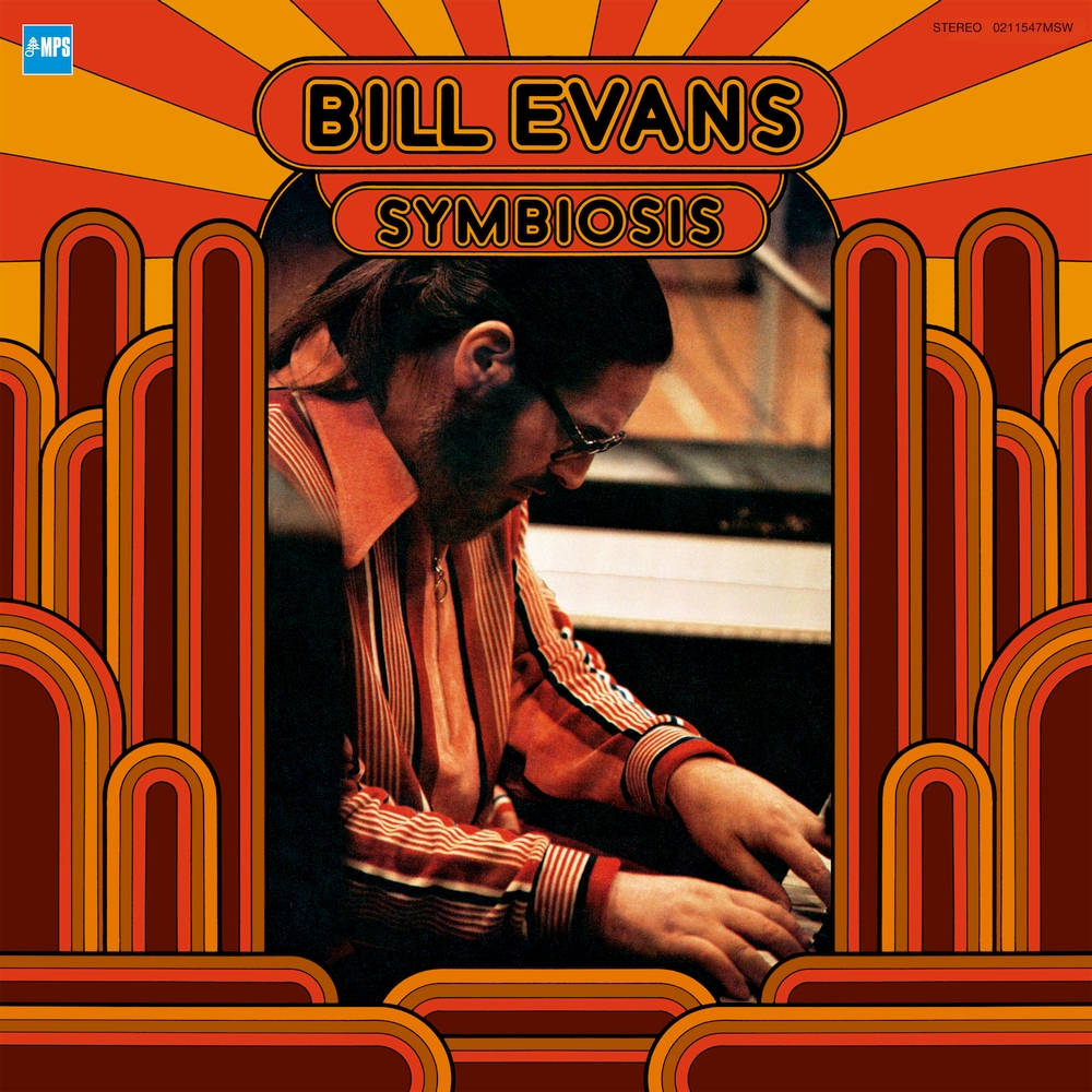 彩色動圖 桌布 壁紙 — 一位戴眼鏡、留鬍子的爵士鋼琴家彈奏鋼琴，周圍環繞著大膽的橙色、紅色和黃色1970年代裝飾藝術圖案。
