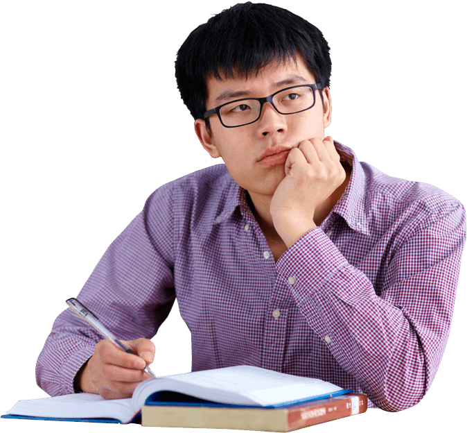anxious 桌布 壁紙 — 一位戴眼鏡、身穿紫色格紋襯衫的年輕男子，沉思地在一本筆記本上寫字，旁邊放著一本書。