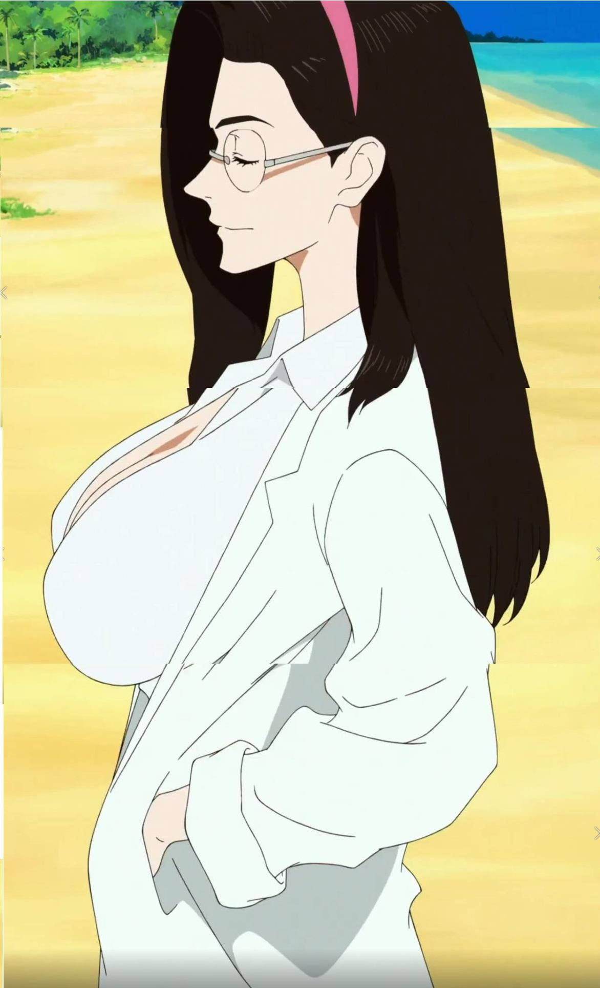 Sonny 桌布 壁紙 — 一位戴眼鏡、長黑髮的女性站在陽光明媚的海灘上，穿著一件敞開的白襯衫。