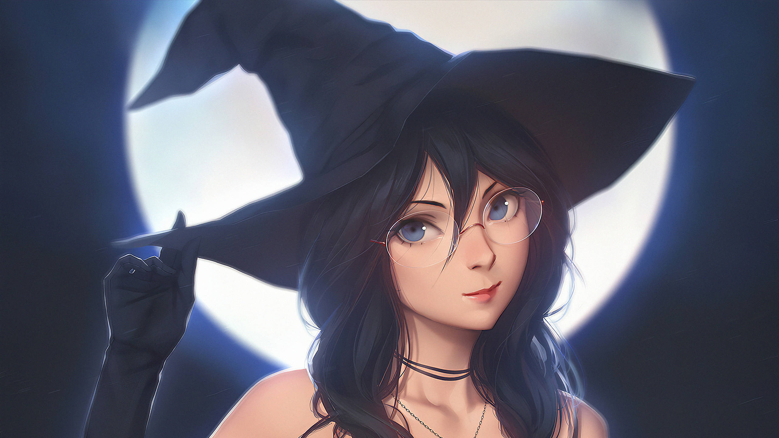 Witchy 桌布 壁紙 — 一位戴眼鏡和黑色帽子的年輕女巫，在明亮的滿月背景下輕輕掀起她的兜帽。
