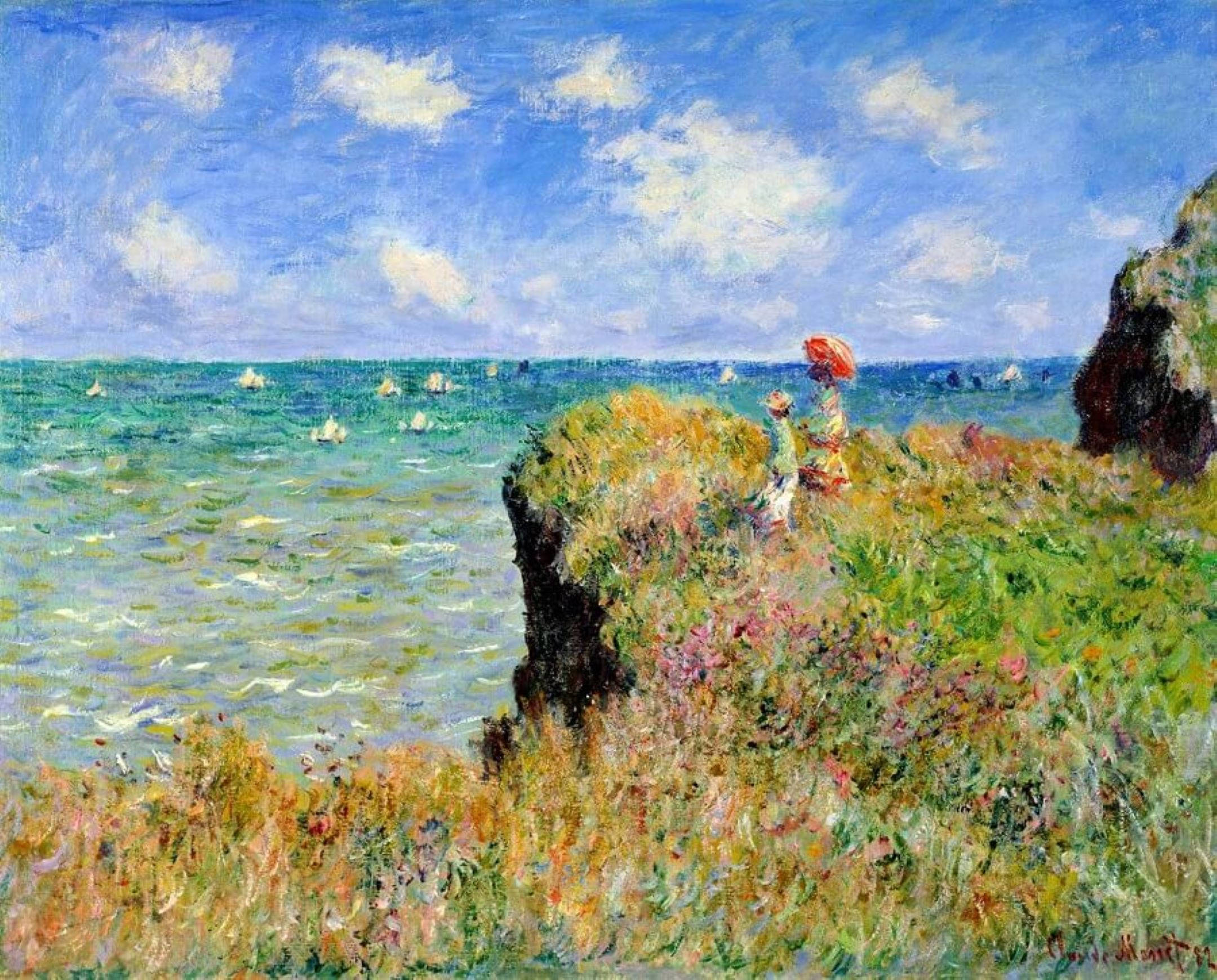 Monet 桌布 壁紙 — 一位戴紅帽子的女士站在陽光普照的懸崖上，俯瞰著明亮的天空下點綴著帆船的湛藍大海。