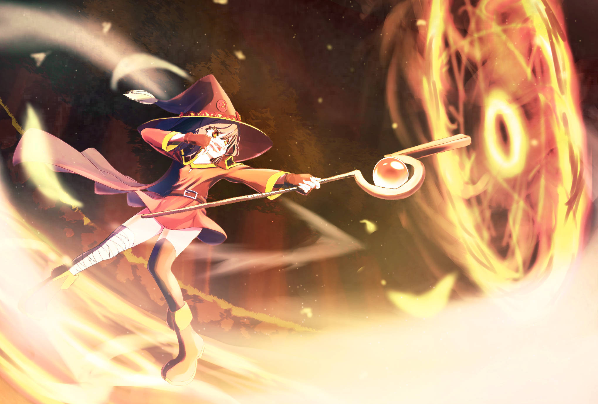 Megumin 桌布 壁紙 — 一位戴紅帽穿紅斗篷的年輕女巫，用發光的法杖向旋轉的金色漩渦施展火焰咒語。