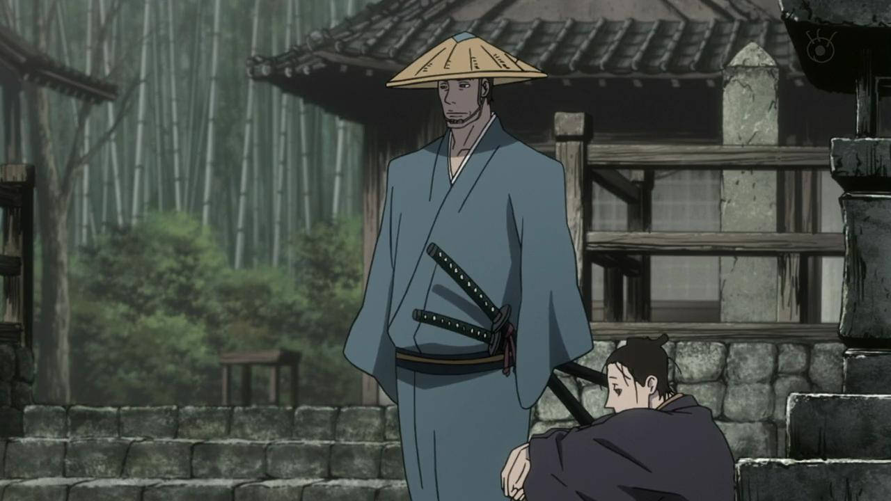 saraiya goyou 桌布 壁紙 — 一位戴草帽的武士站在一個跪著的男人上方，身處霧氣瀰漫的竹林庭院，周圍是傳統木建築。