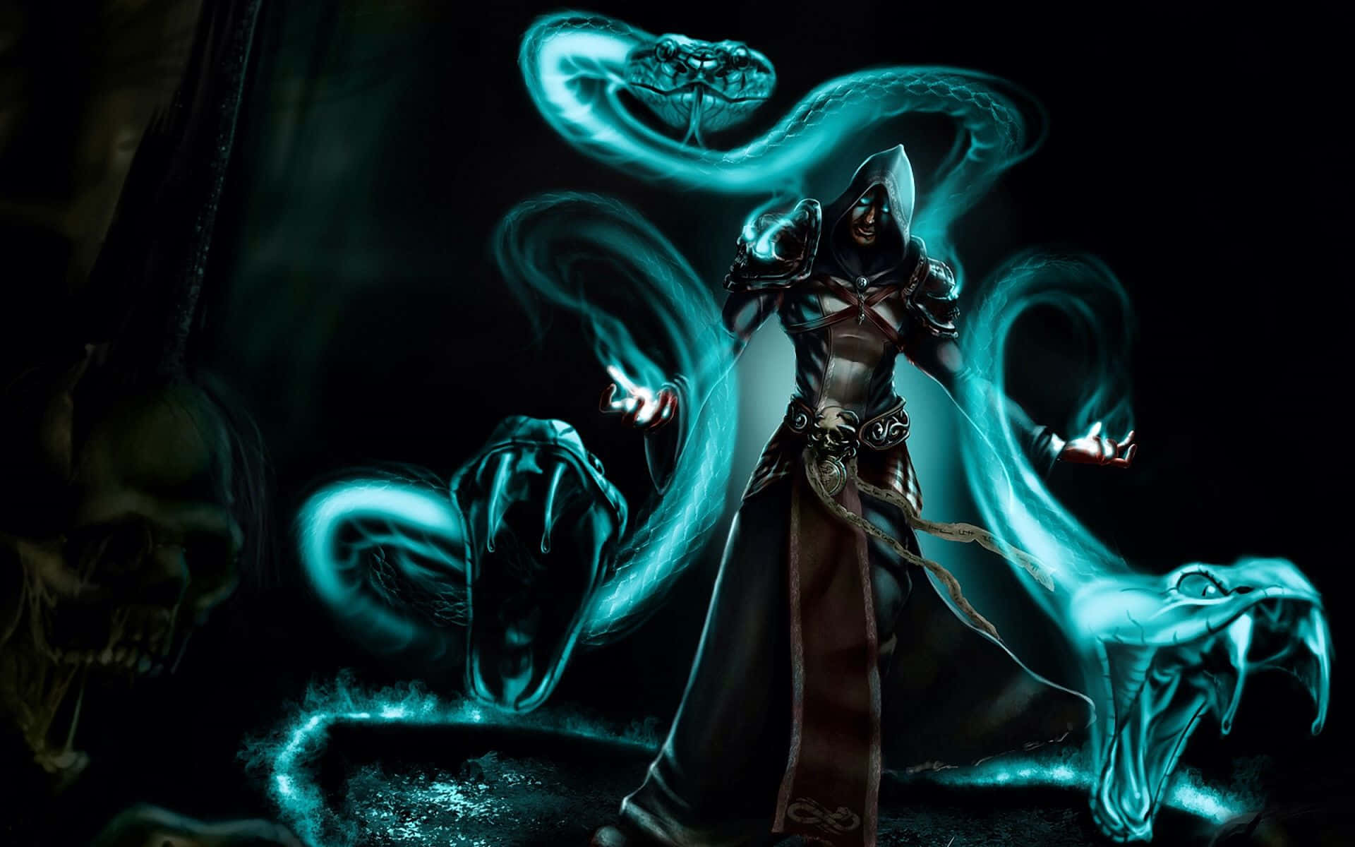 Magic Spell 桌布 壁紙 — 一位戴著兜帽的黑暗法師，在一個以骷髏裝飾的陰影背景下揮舞著發光的青色蛇形魔法。