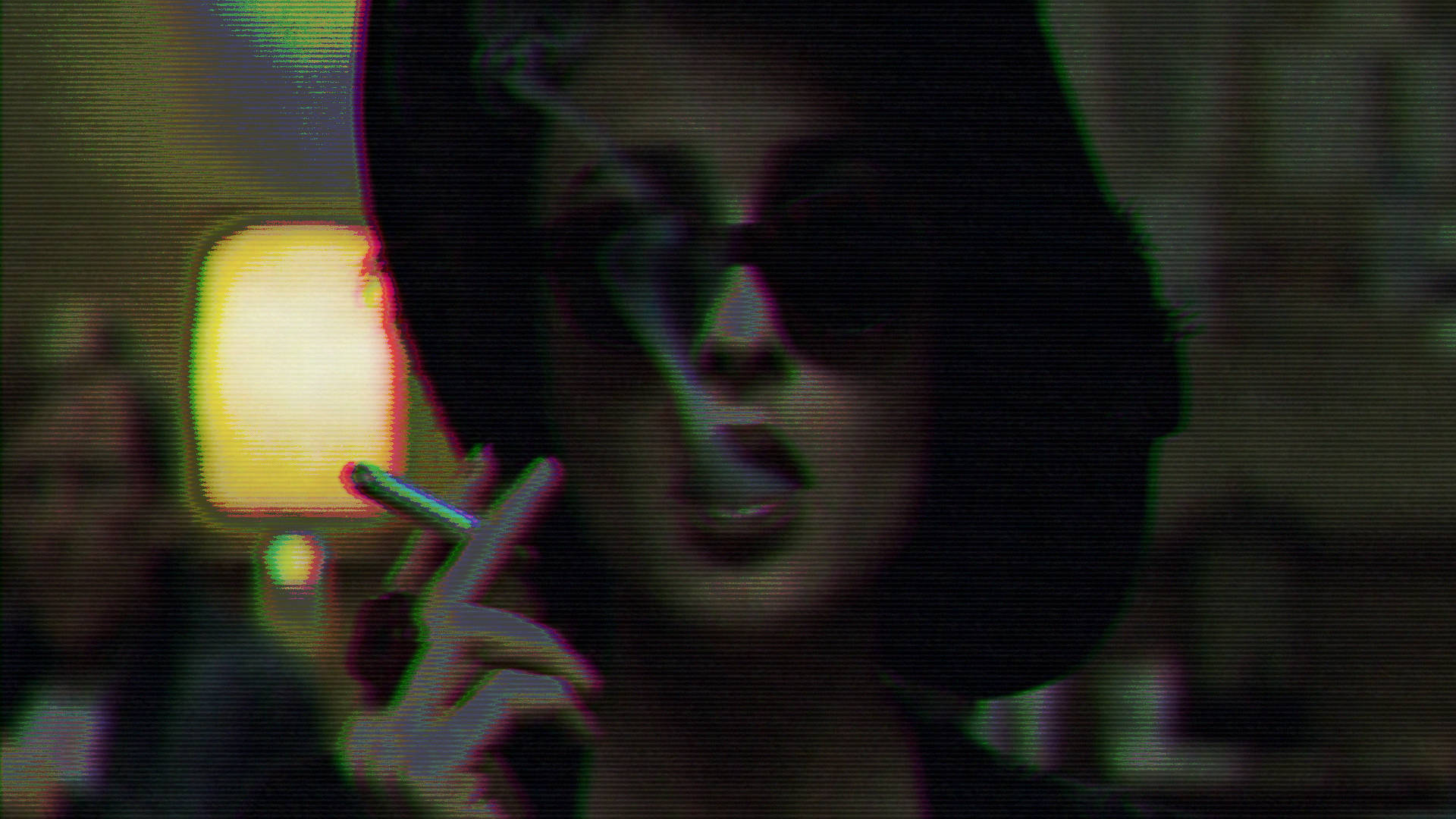 club 桌布 壁紙 — 一位戴著深色太陽眼鏡的女性在霓虹燈光下吸煙，帶有故障失真和顆粒紋理。
