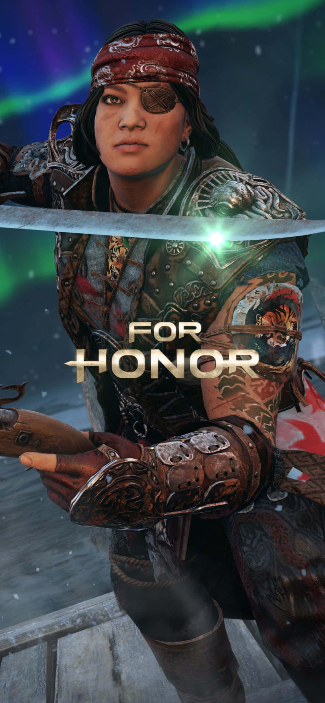 iPhone Xs For Honor 桌布 壁紙 — 一位戴著眼罩、身穿華麗盔甲的戰士，在充滿活力的極光天空下舉著一把發光的劍。