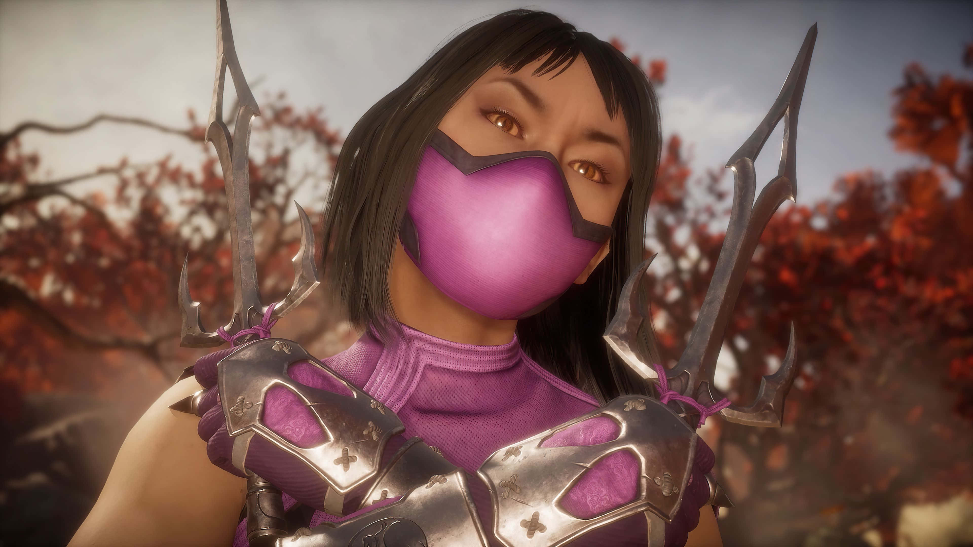 Mortal Kombat Mileena 桌布 壁紙 — 一位戴著紫色面具和盔甲的女戰士，手持帶刺武器，在秋樹前蓄勢待發。