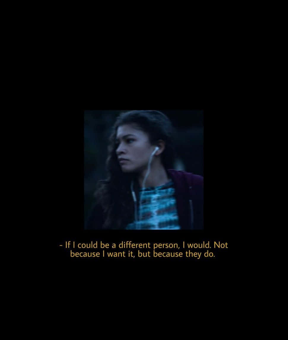 Euphoria Hbo iPhone 桌布 壁紙 — 一位戴著耳機的年輕女子在深色背景下若有所思地凝視，下方有一段令人心酸的語錄。