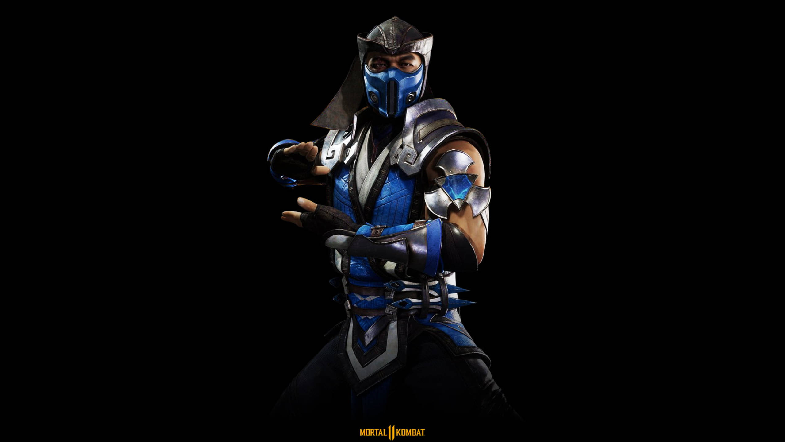 Sub-zero 桌布 壁紙 — 一位戴著藍色面具的武術家穿著裝甲服裝，在黑色背景前擺出戰鬥姿勢。