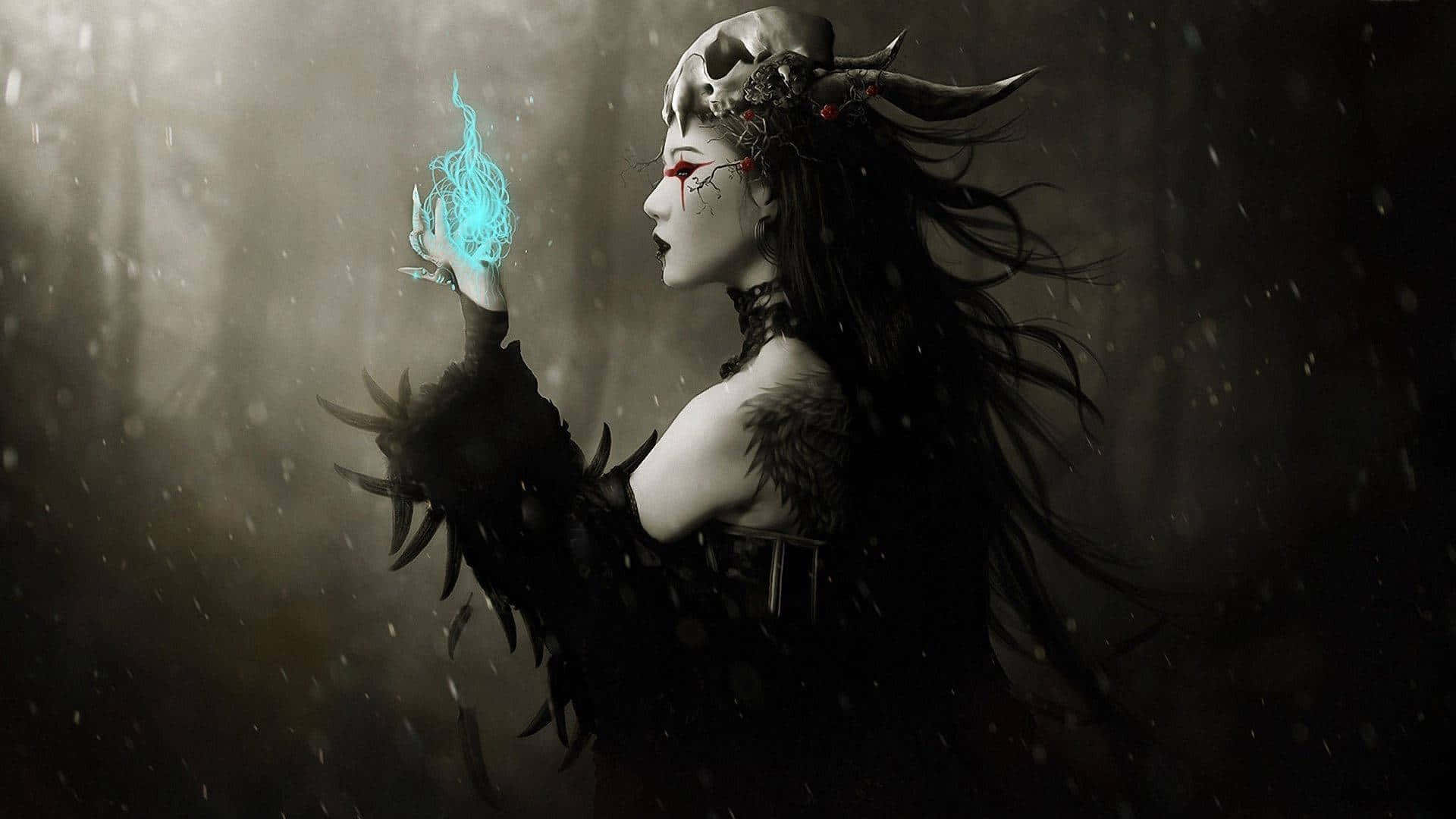 桌布 壁紙 — 一位戴著骷髏頭飾、施展藍色發光魔法的黑暗奇幻女性，在雪夜的迷霧森林中站立。