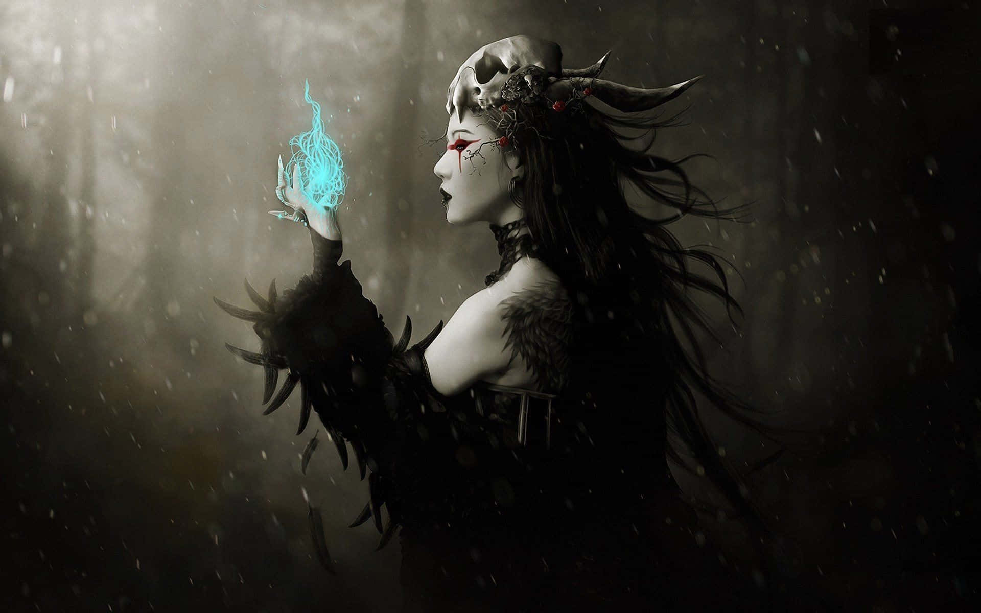 Witchy 桌布 壁紙 — 一位戴著骷髏頭飾的黑暗奇幻女性，在迷霧森林中施展發光的藍色魔法，雪花飄落在她周圍。