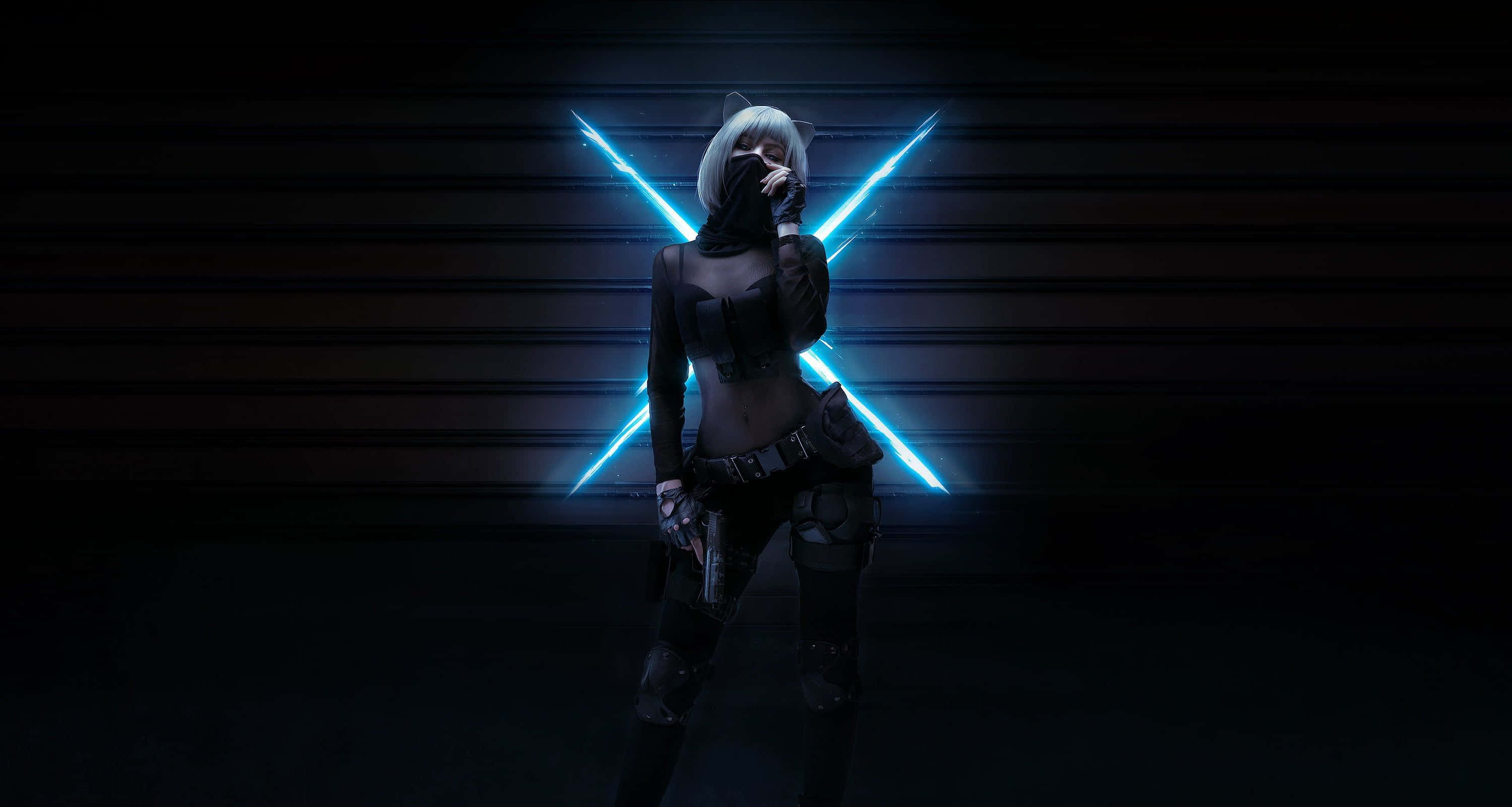 Dark Cyberpunk 桌布 壁紙 — 一位戴面具的動漫風格女戰士，身穿暗色戰術裝備，站在黑色牆壁前，牆上有一個發光的藍色霓虹X。