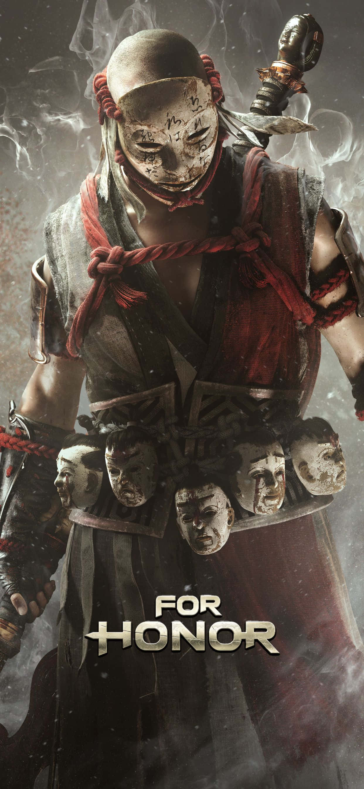 iPhone Xs Max For Honor 桌布 壁紙 — 一位戴面具的武士戰士，身穿深色盔甲，配有紅色繩索裝飾和骷髏腰帶，站在煙霧彌漫的灰色戰場迷霧中。