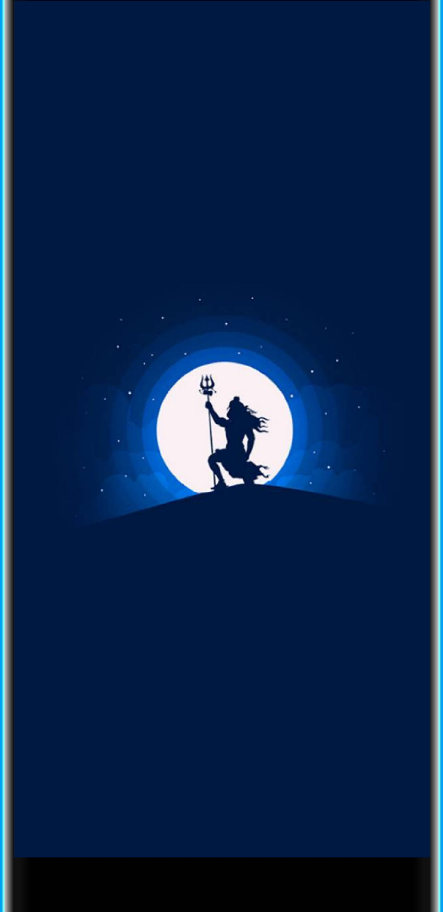 Silhouette 桌布 壁紙 — 一位手持三叉戟的神明剪影站在山丘上，背景是深藍色夜空中發光的滿月。