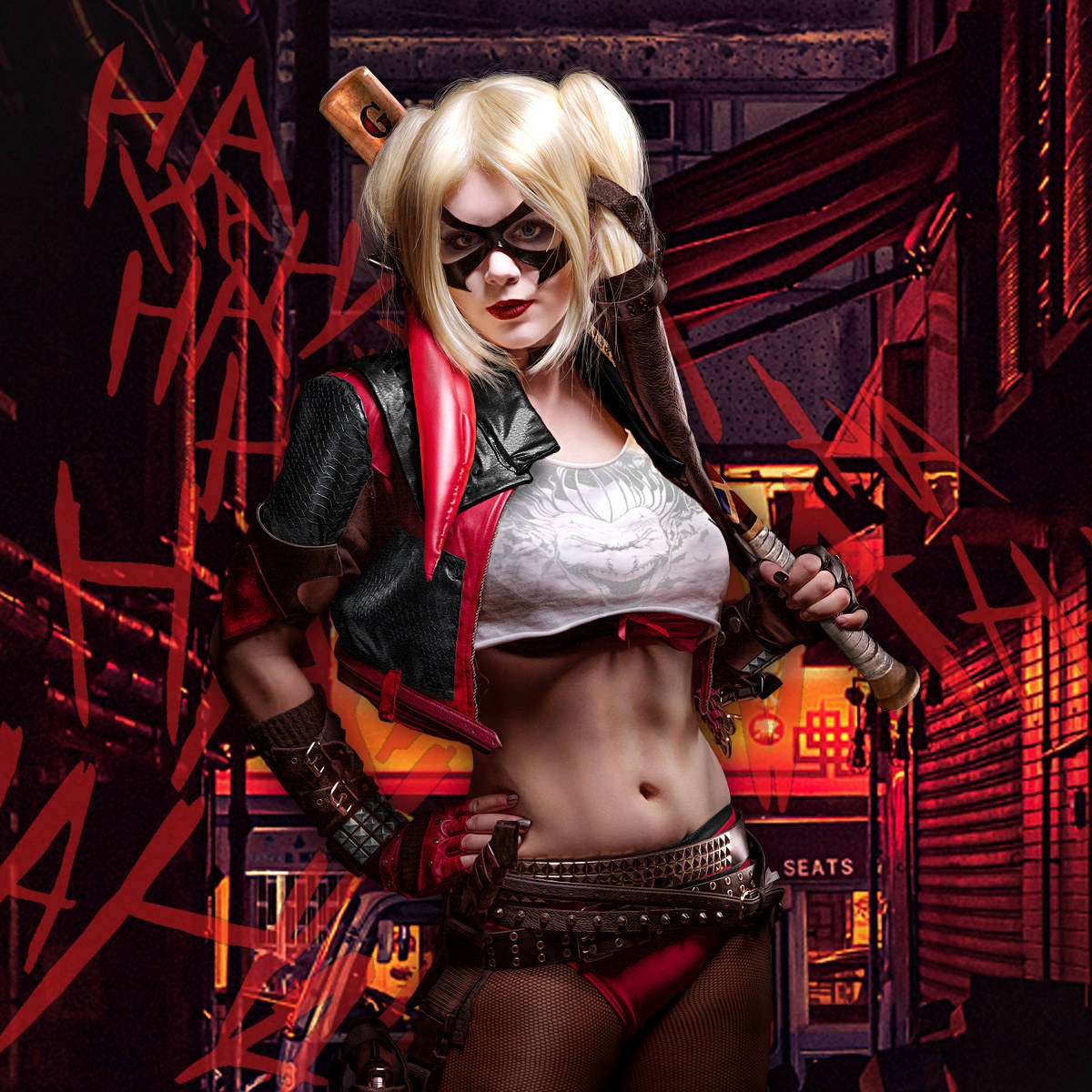 Harley 桌布 壁紙 — 一位扮演哈莉·奎茵的角色扮演者自信地站在骯髒的小巷中，揮舞著棒球棍，紅色塗鴉和霓虹燈照亮了場景。