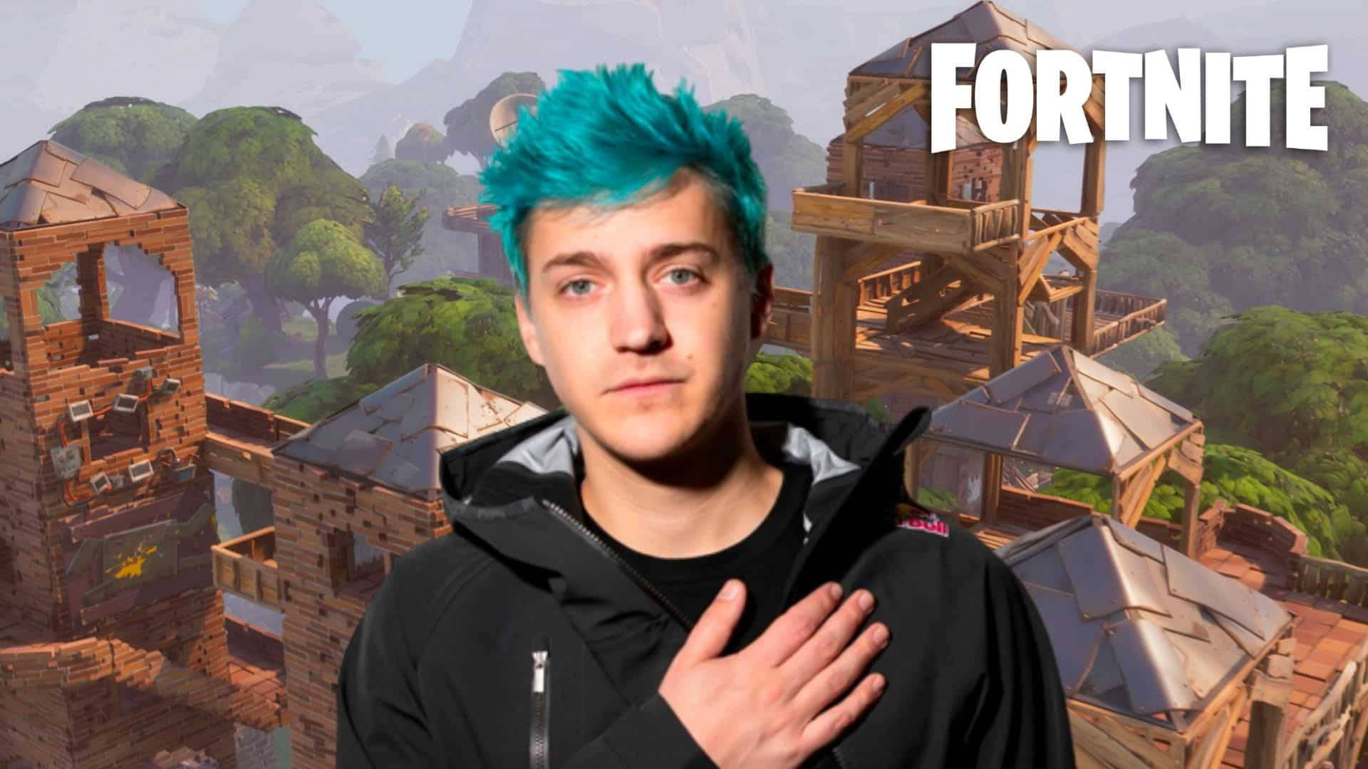 Ninja Fortnite 桌布 壁紙 — 一位擁有亮麗青綠色頭髮的年輕男子站在《Fortnite》遊戲場景前，場景中有木製建築和茂密的綠樹。