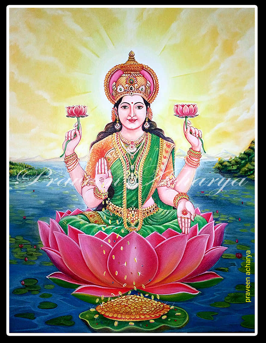 吉祥天女 桌布 壁紙 — 一位擁有四臂的神聖女神，優雅地坐在一朵盛開在寧靜藍色水面上、燦爛金色天空下的鮮豔粉紅蓮花上。