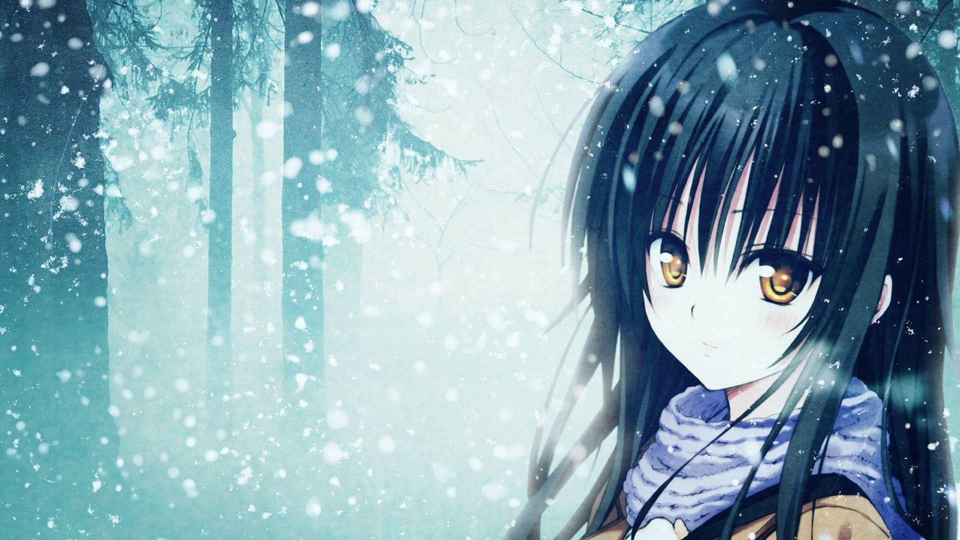 aesthetic sad anime girl 桌布 壁紙 — 一位擁有深色頭髮和金色眼睛的寧靜動漫女孩站在雪森林中，雪花輕輕飄落在她周圍。