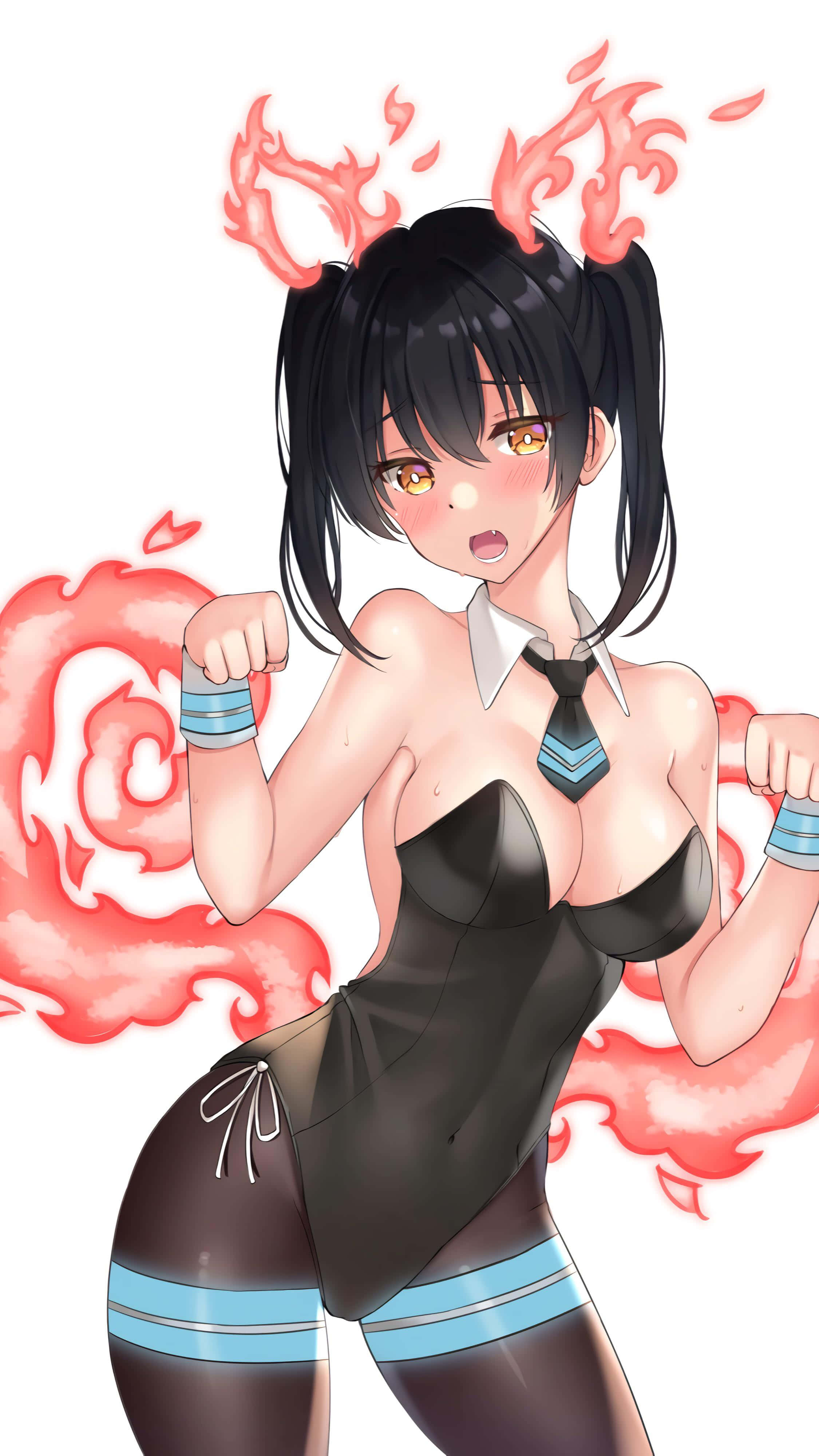 Tamaki Fire Force 桌布 壁紙 — 一位擁有火焰般頭髮的動漫女孩，身穿黑色服裝，自信地擺姿勢，火焰在她周圍旋轉。