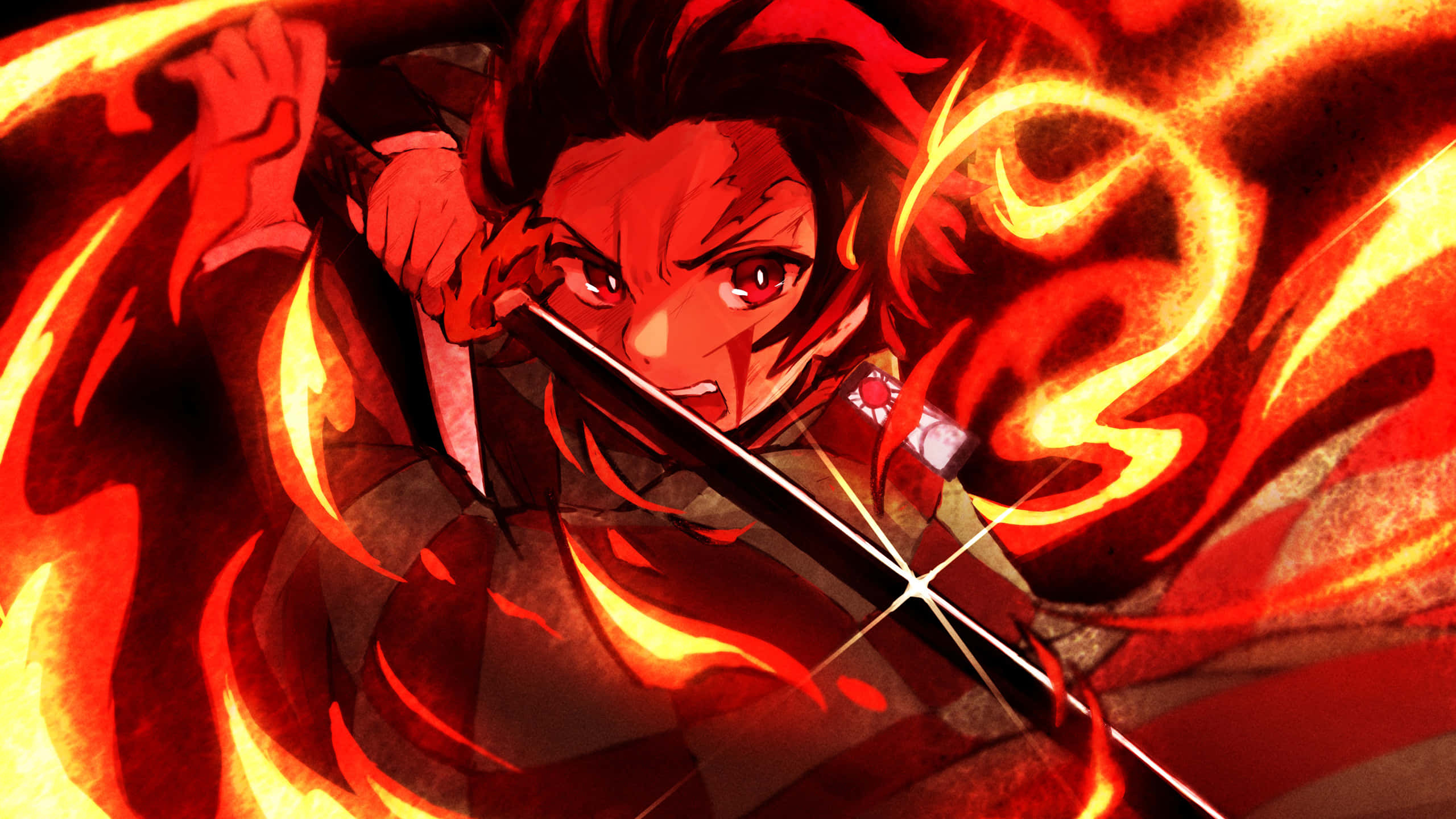 Anime Fire 桌布 壁紙 — 一位擁有火紅頭髮和發光眼睛的動漫戰士，在動態戰鬥姿勢中揮舞著被旋轉火焰包圍的劍。