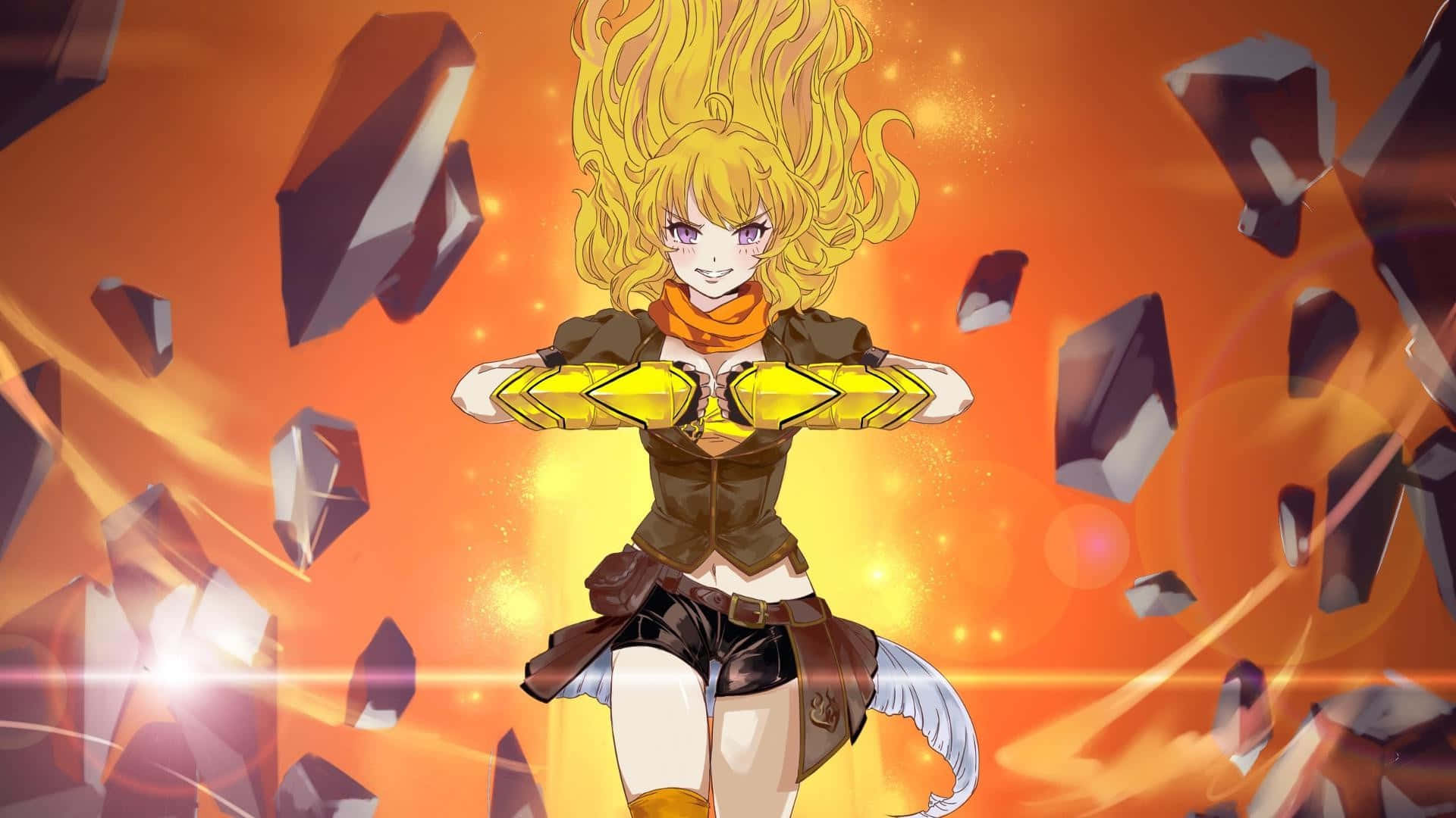 RWBY 桌布 壁紙 — 一位擁有火紅頭髮的動漫女孩，身穿黃色盔甲，自信地站立，發光的晶體在橙色爆炸中漂浮在她周圍。