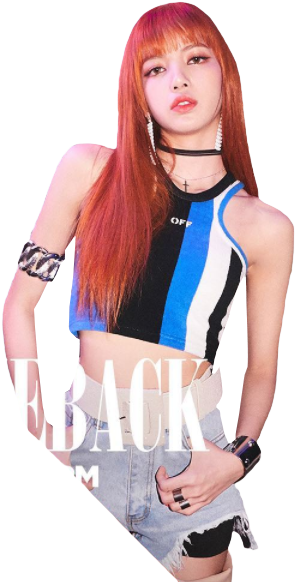 BLACKPINK 桌布 壁紙 — 一位擁有火紅頭髮的年輕女性，穿著大膽的黑、藍、白三色短版上衣和破洞牛仔短褲，自信地擺姿勢。