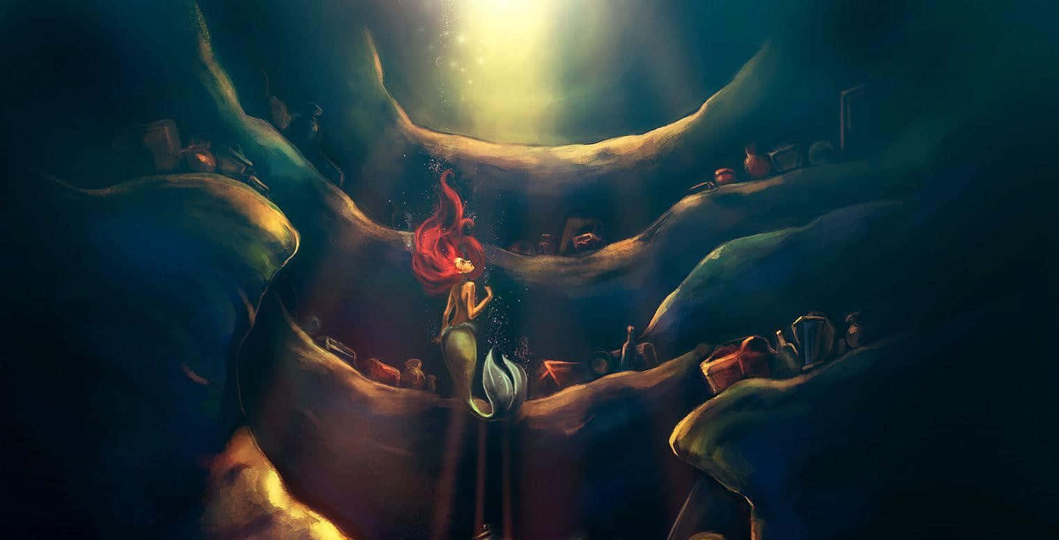 little mermaid 桌布 壁紙 — 一位擁有火紅頭髮的美人魚坐在陽光照射的水下石窟中，周圍環繞著古代文物和發光的光線。