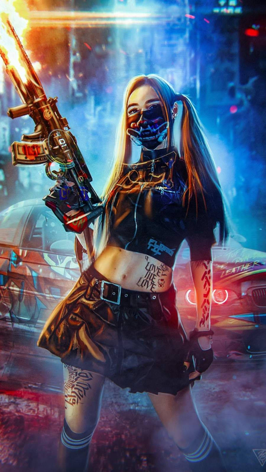 Robot 桌布 壁紙 — 一位擁有發光刺青的賽博龐克女性，在霓虹燈下、雨淋的城市景觀中揮舞著未來武器。